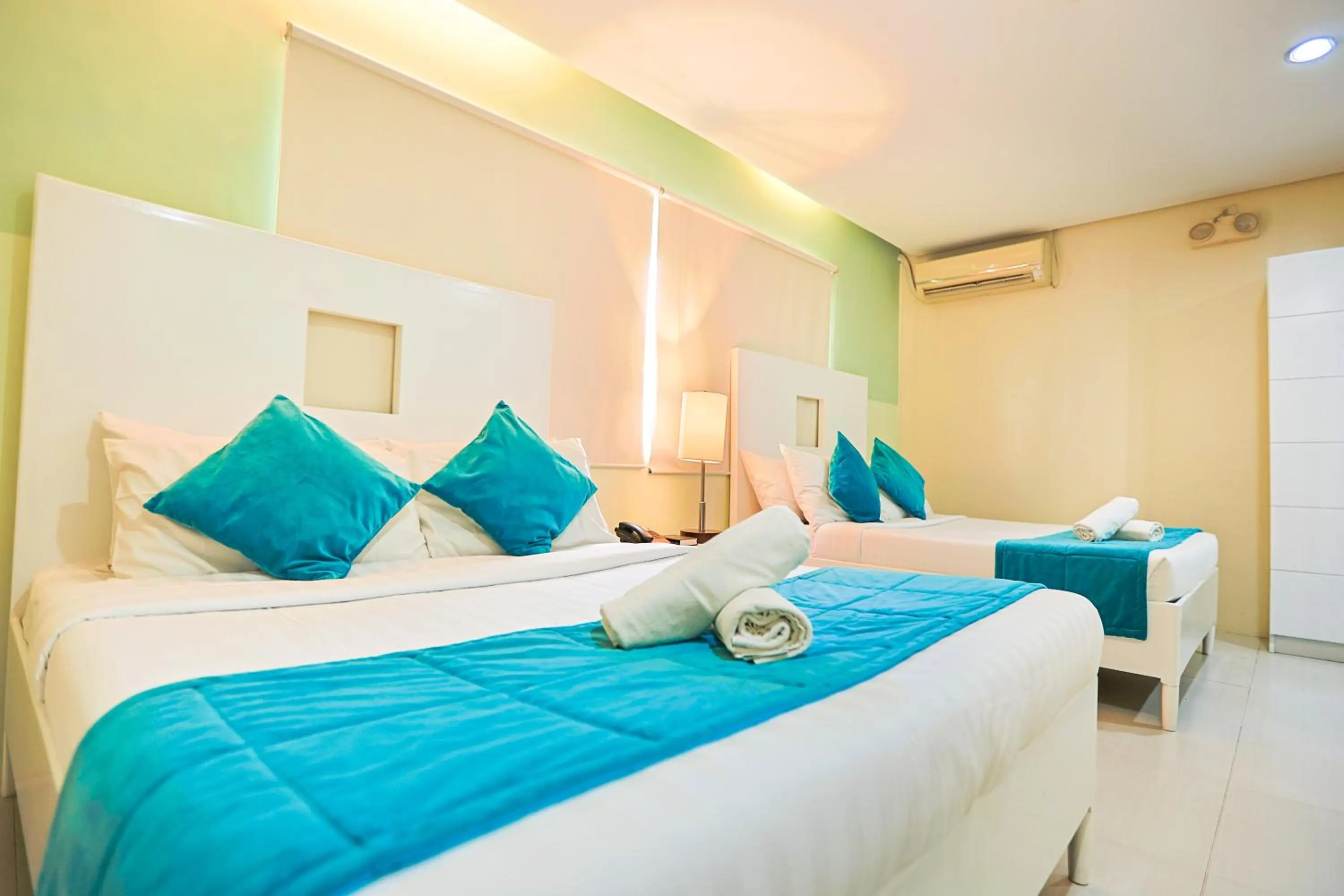 Bed in Holiday Suites Business District - formerly Empire Suites Hotel