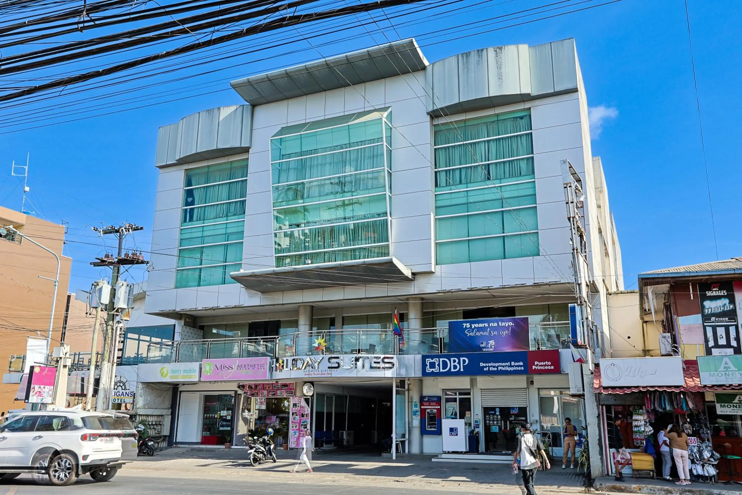 Property building in Holiday Suites Business District - formerly Empire Suites Hotel