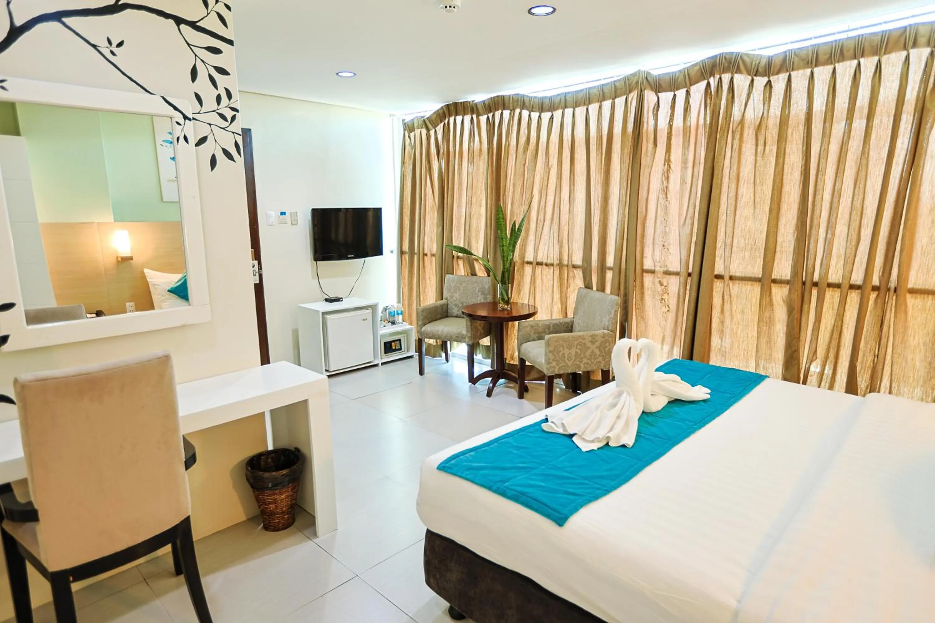 Bedroom, Bed in Holiday Suites Business District - formerly Empire Suites Hotel