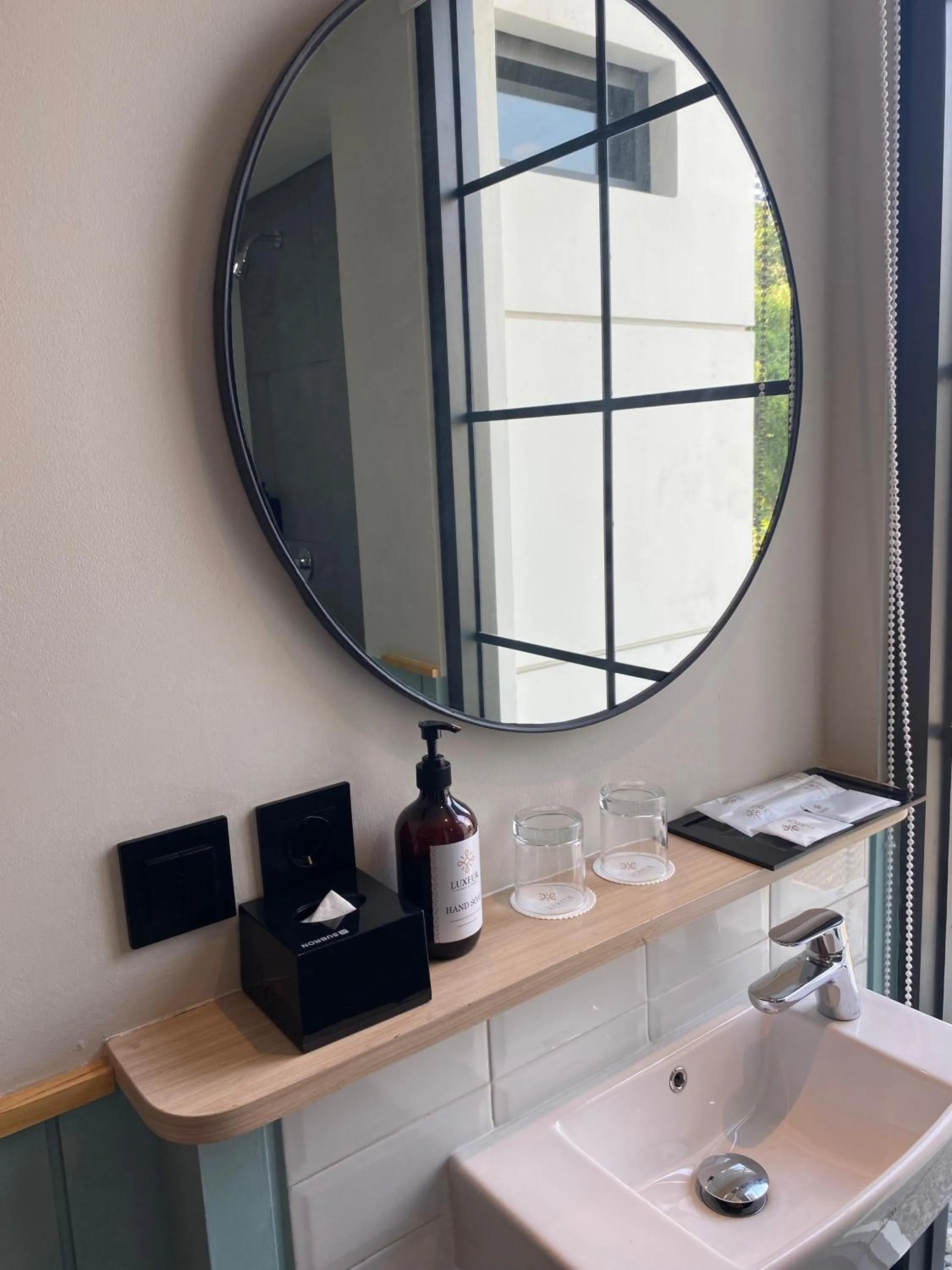 Bathroom in Luxeur Jakarta - Setiabudi