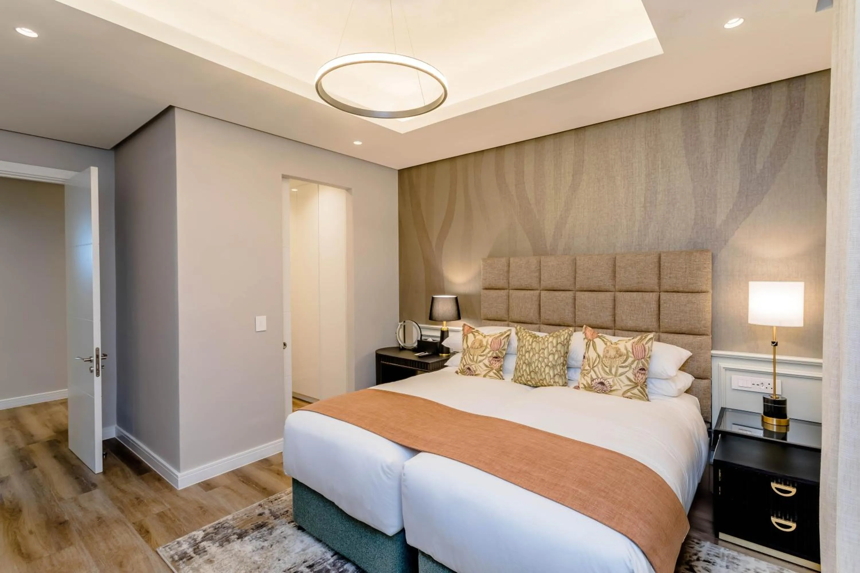 Bedroom, Bed in Steyn City Hotel by Saxon