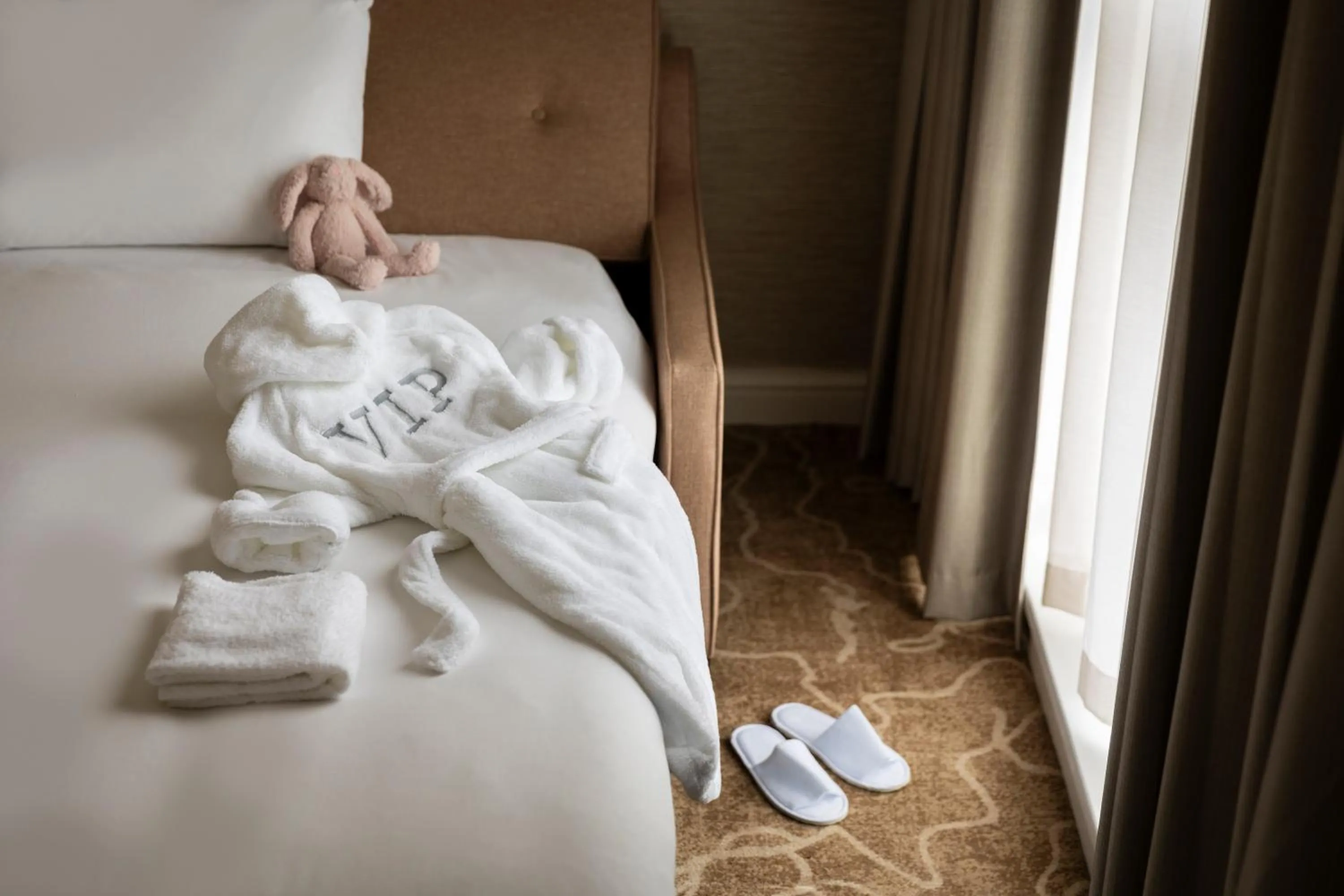 Bedroom, Bed in Crowne Plaza Stratford-upon-Avon by IHG