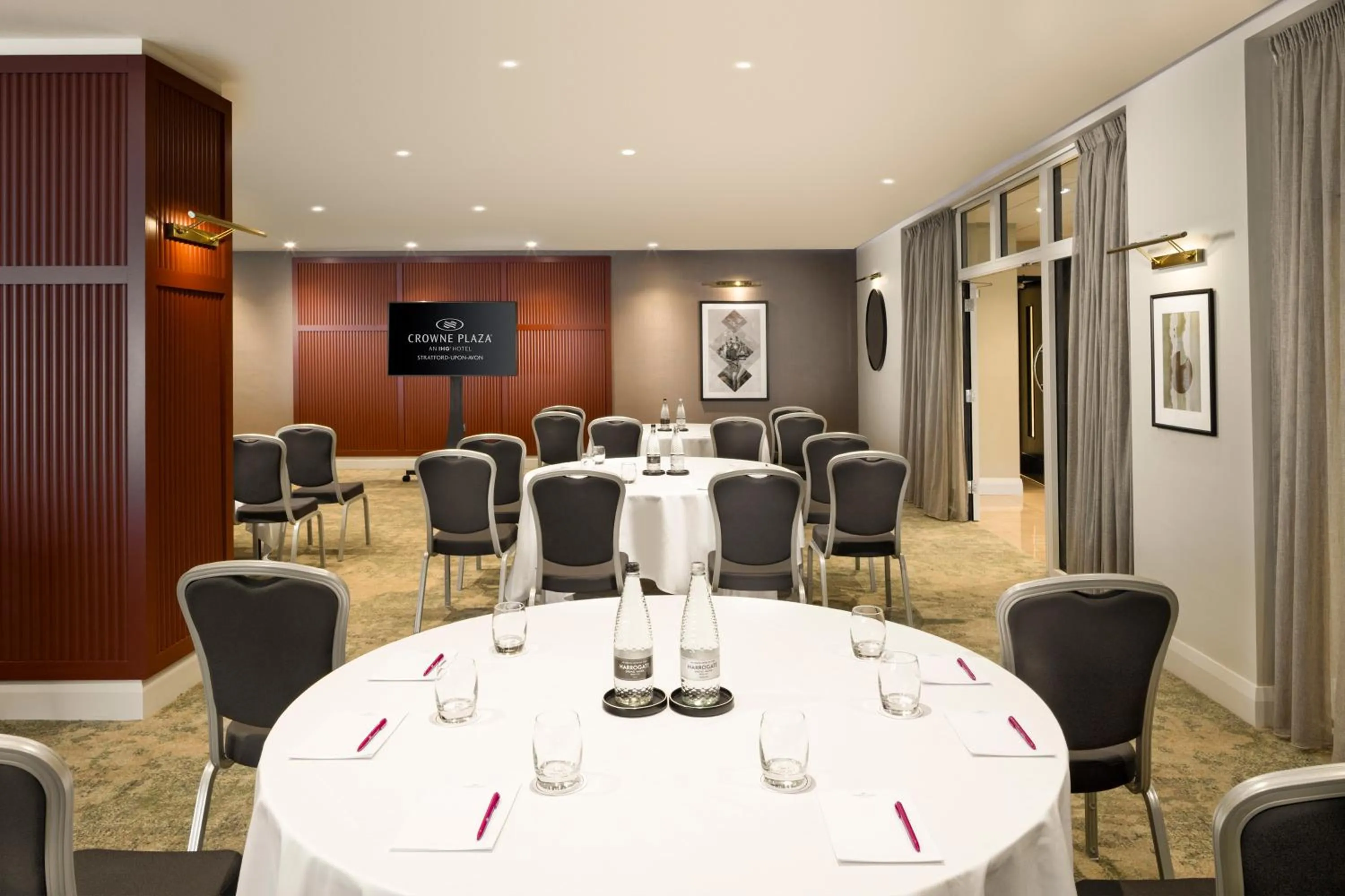 Meeting/conference room in Crowne Plaza Stratford-upon-Avon by IHG