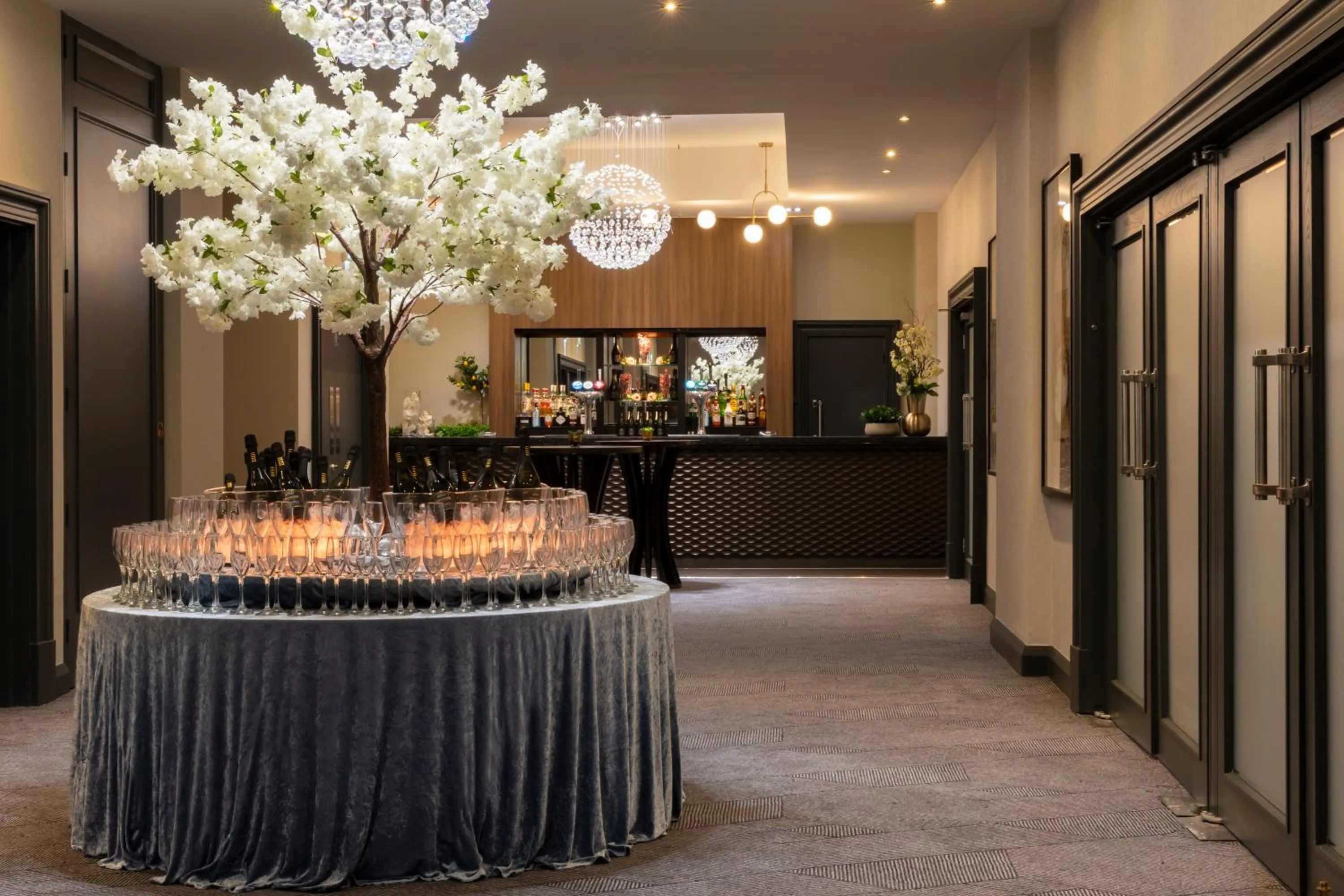 Dining area in Crowne Plaza Stratford-upon-Avon by IHG