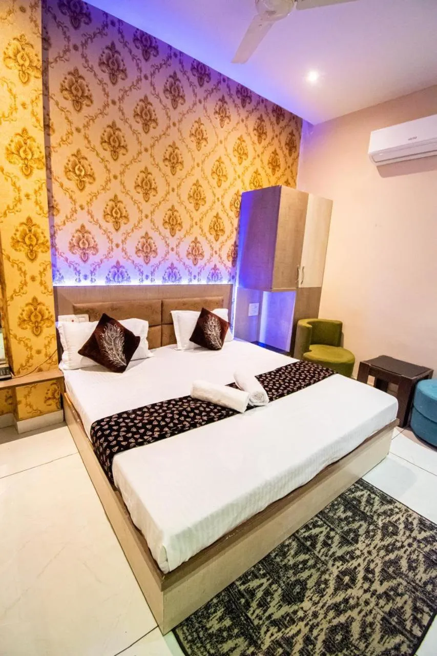 Bedroom, Bed in Hotel 7 PM