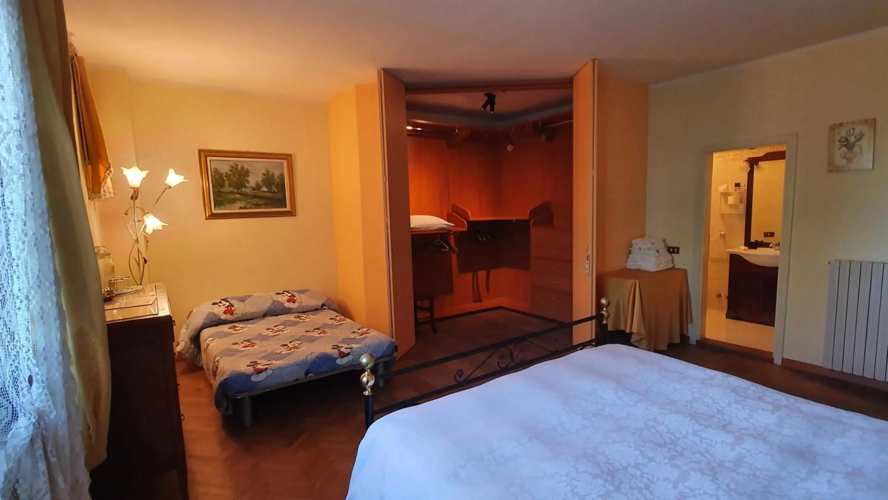 wardrobe, Bed in Villa Sargiano