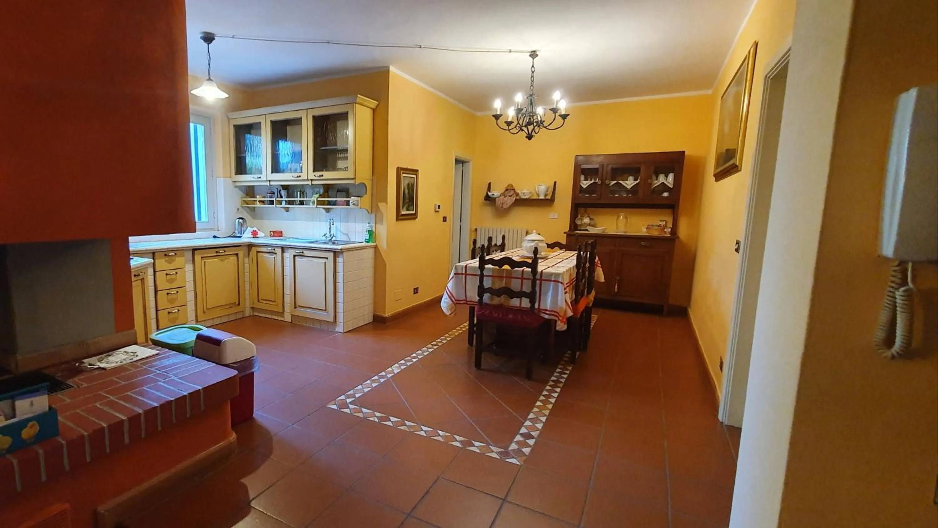 Communal kitchen in Villa Sargiano