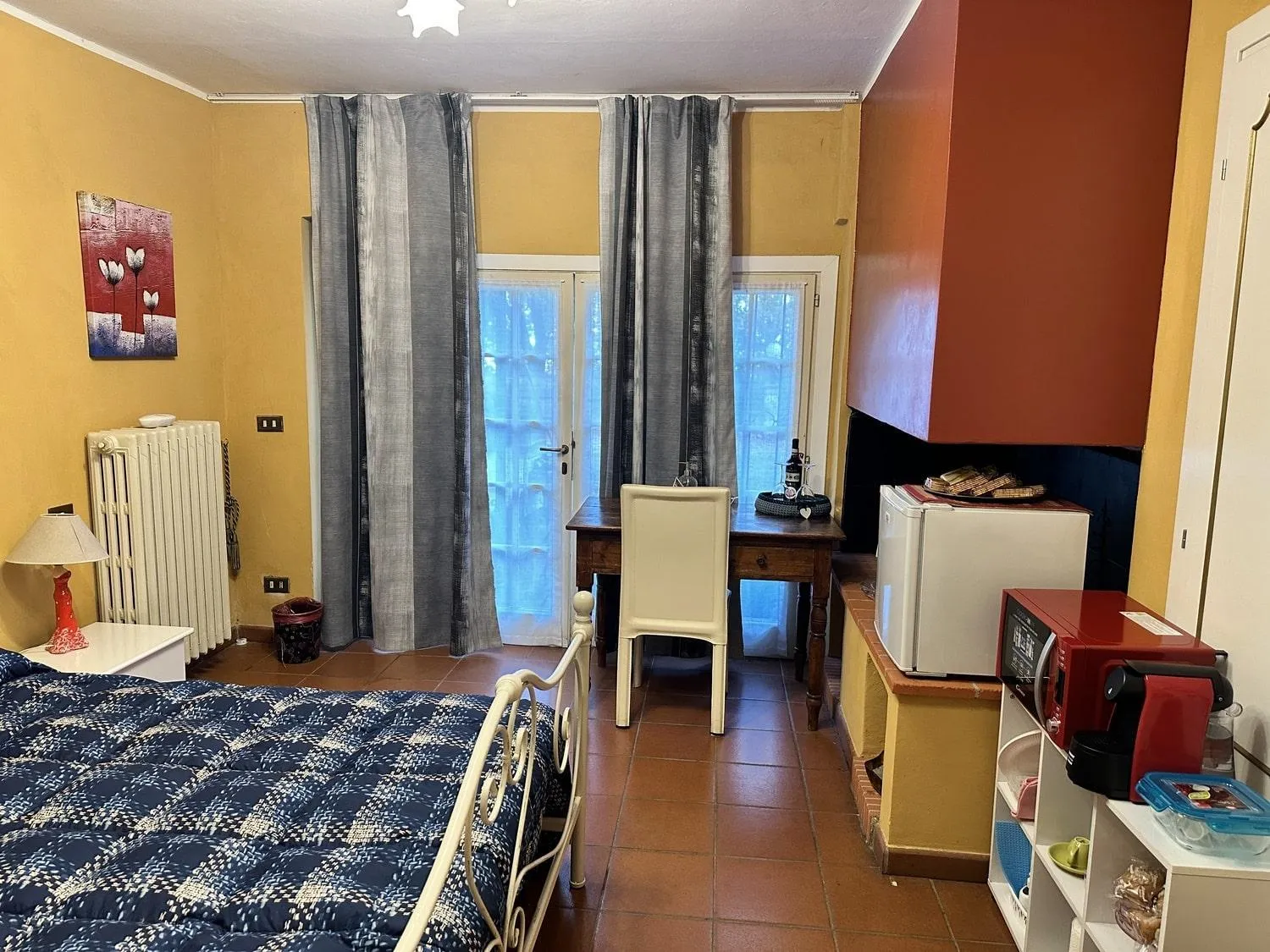 minibar, Bed in Villa Sargiano