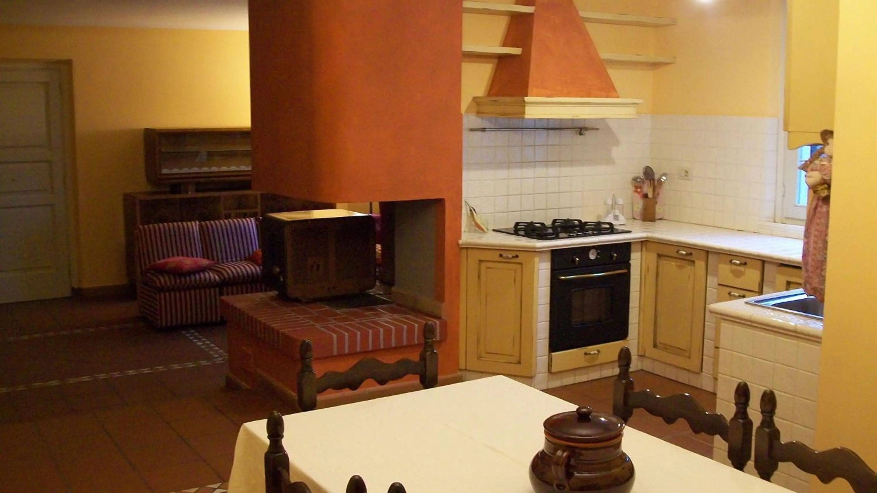 Communal lounge/ TV room in Villa Sargiano