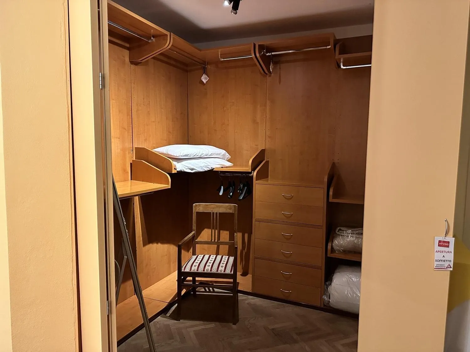 wardrobe in Villa Sargiano