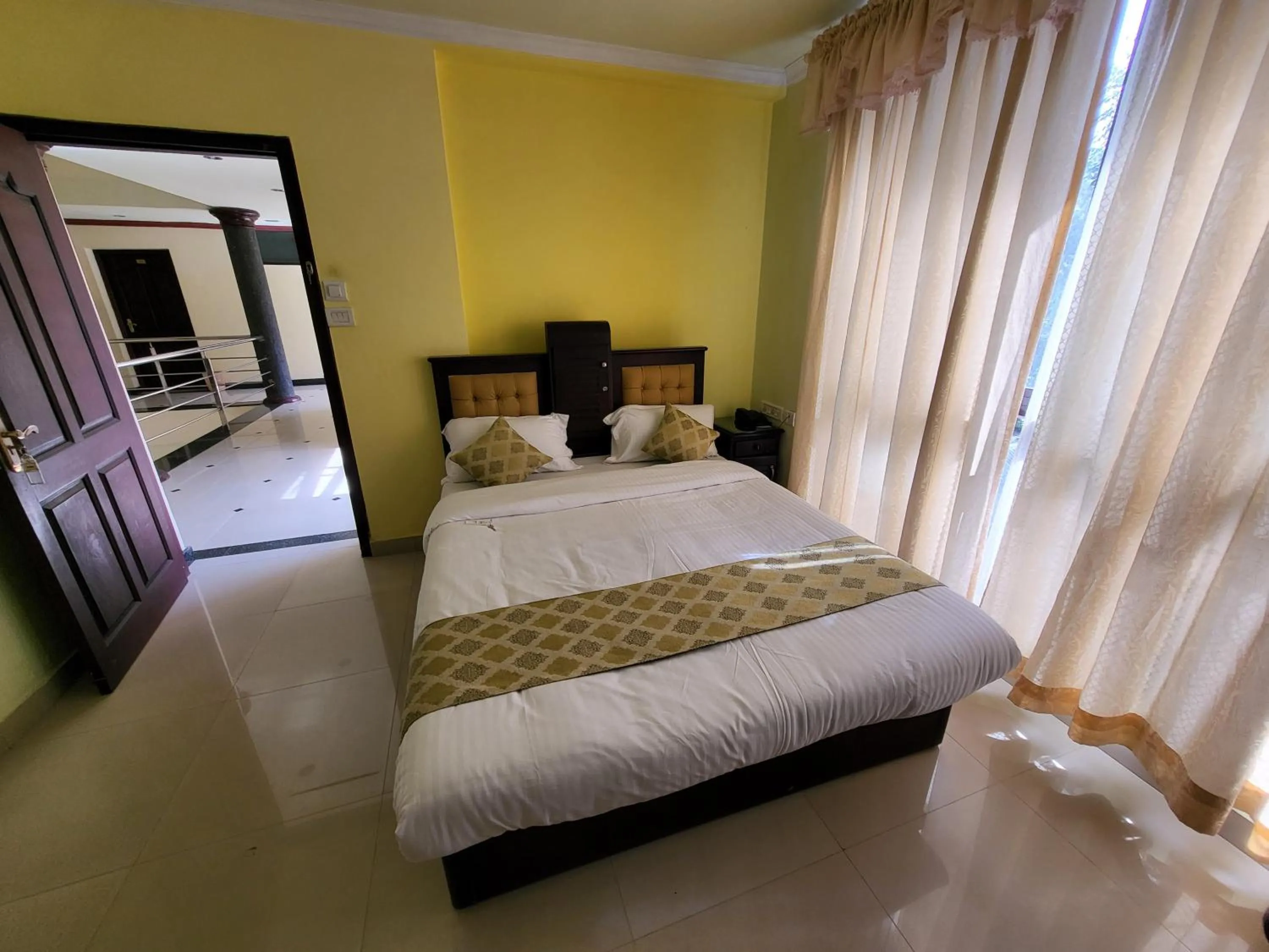 Deluxe Double Room in The Paradise by Prasanth