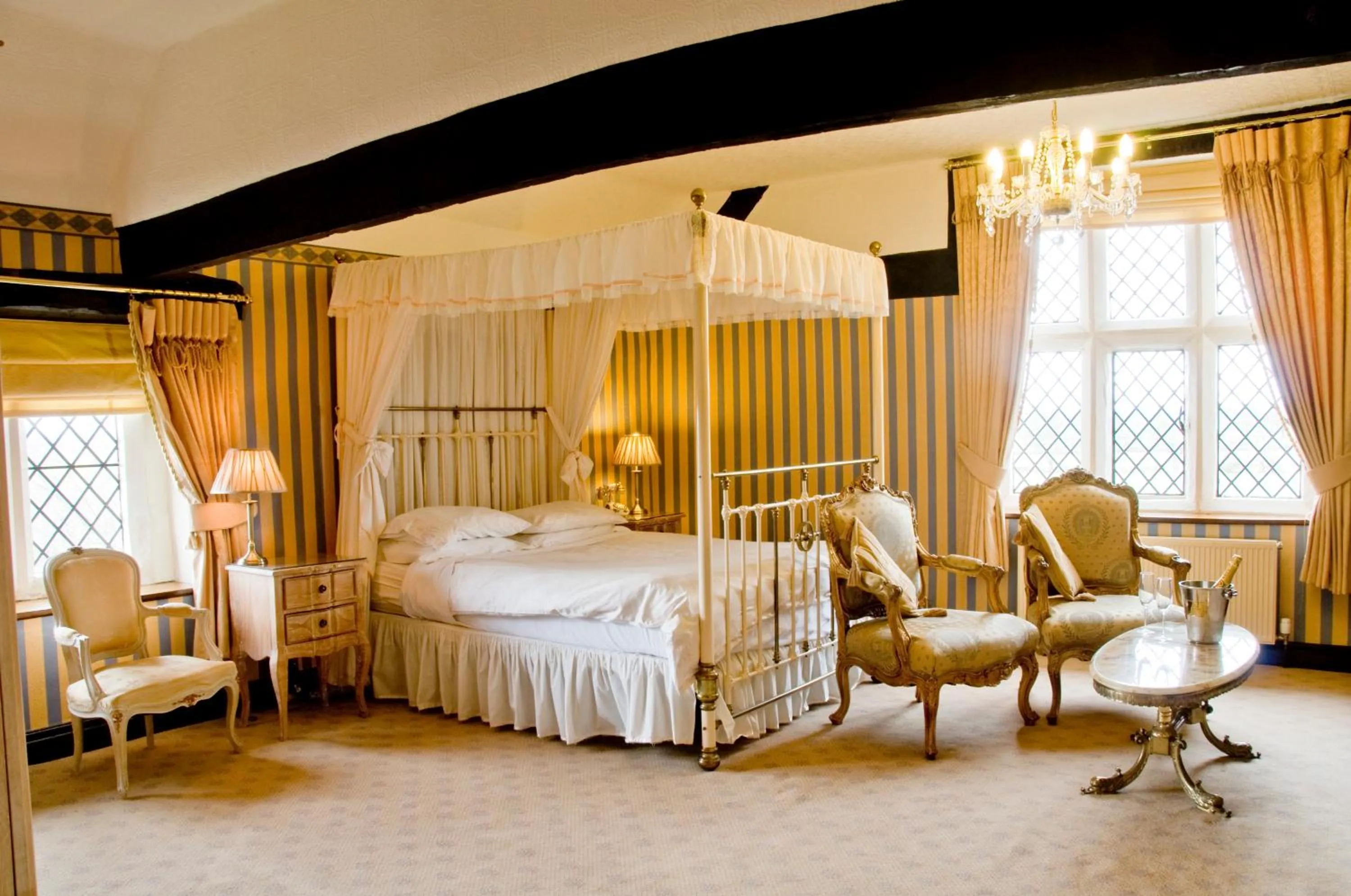 Photo of the whole room, Bed in Albright Hussey Manor