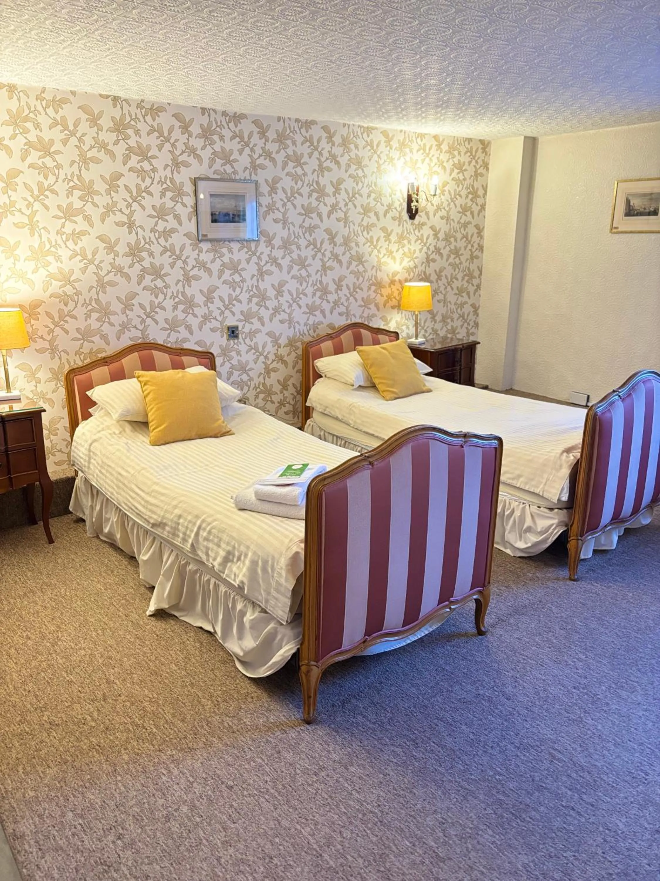 Bathroom, Bed in Albright Hussey Manor