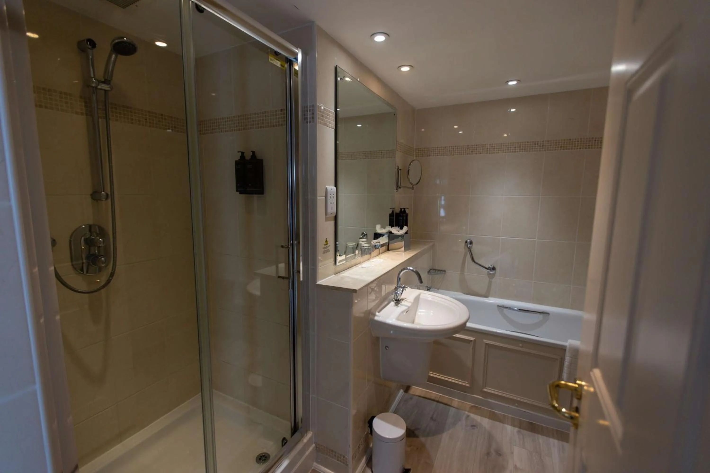 Shower in Albrighton Hall Hotel and Spa, a member of Radisson Individuals