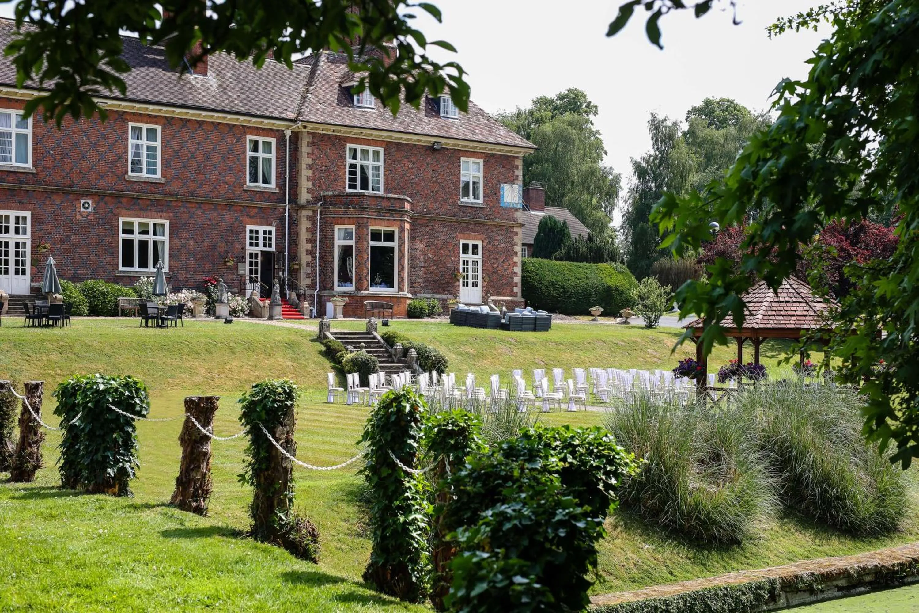 wedding in Albrighton Hall Hotel and Spa, a member of Radisson Individuals