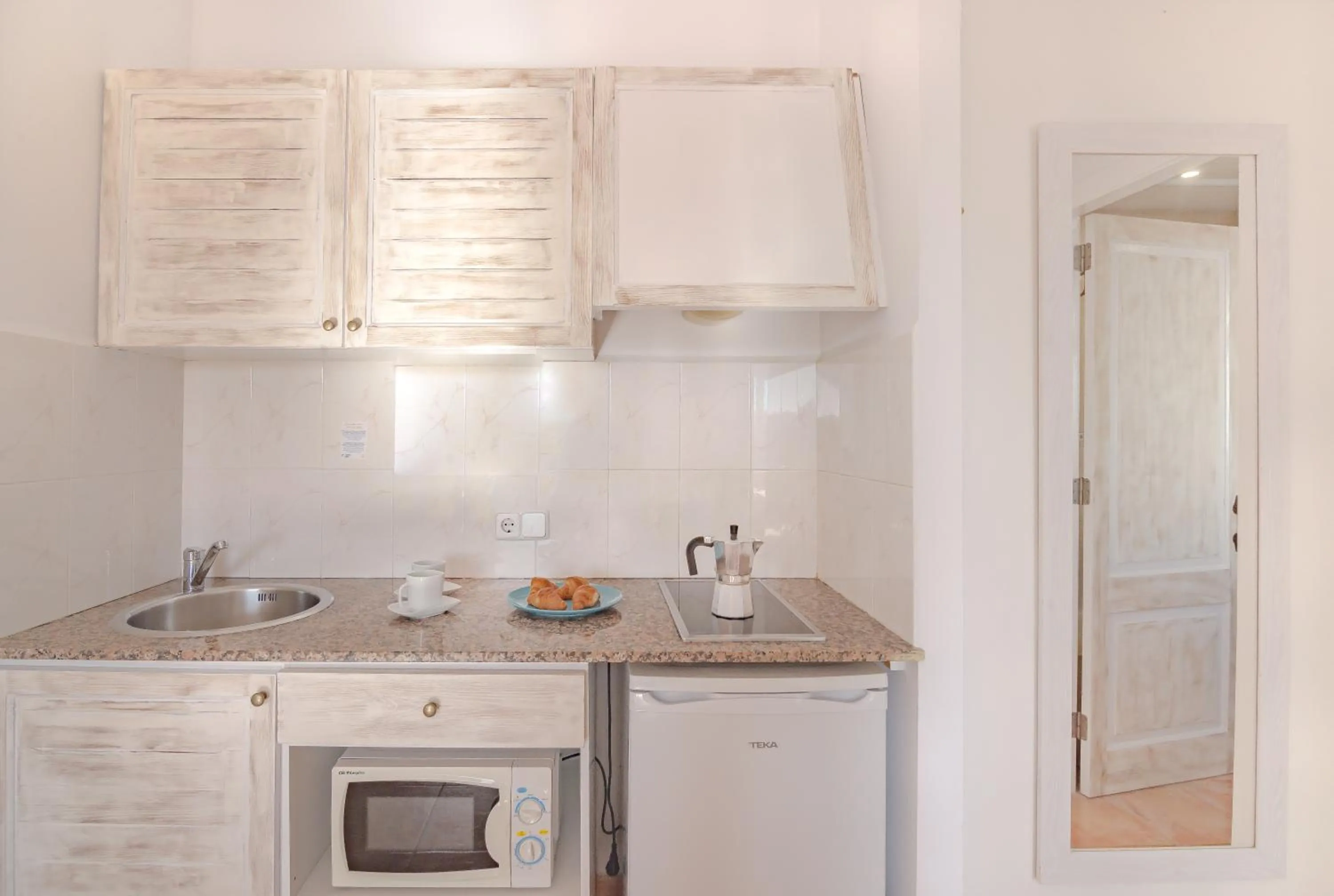 Kitchen or kitchenette in FERGUS Club Carema Splash