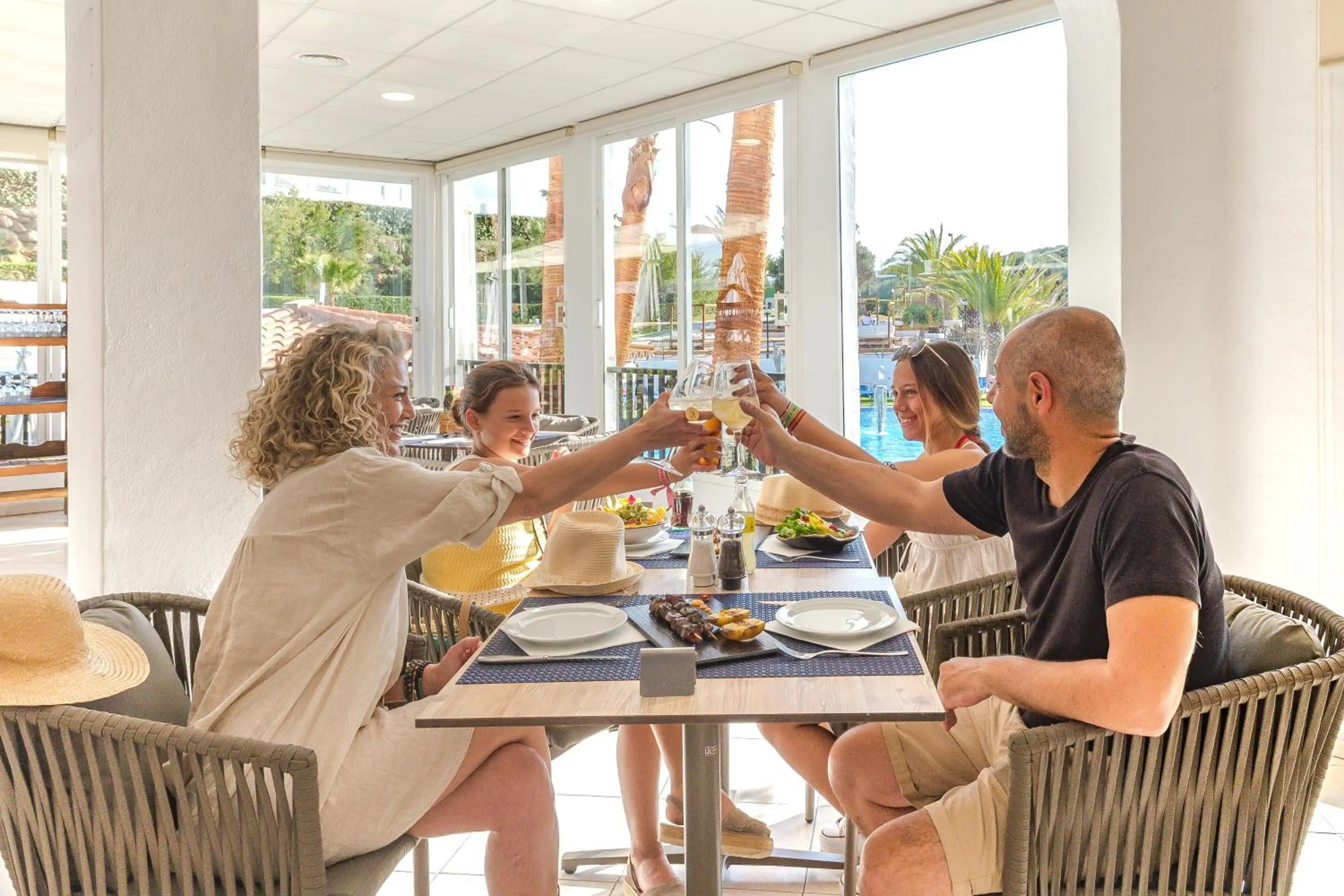 Restaurant/places to eat in FERGUS Club Carema Splash