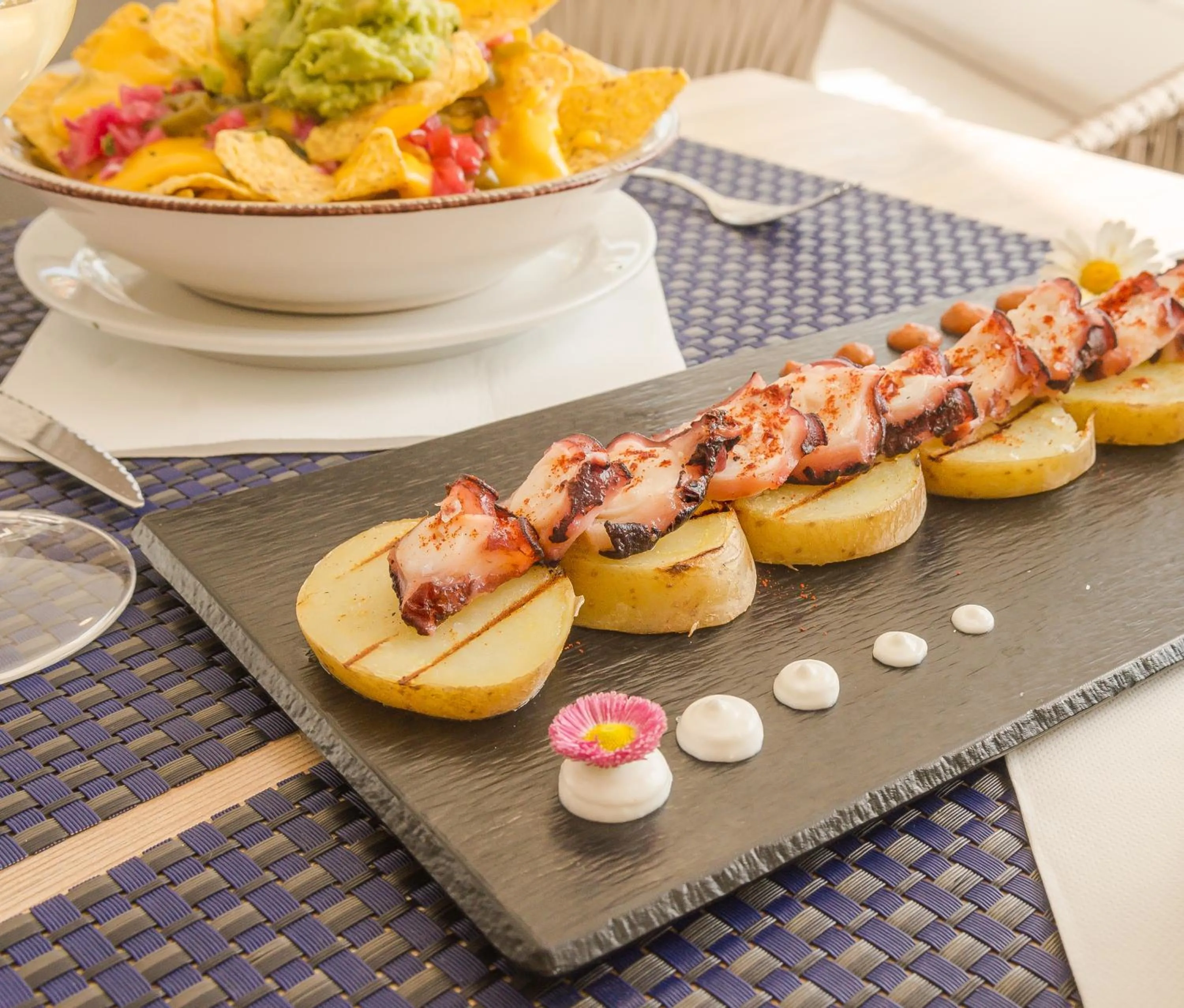 Food and drinks in FERGUS Club Carema Splash