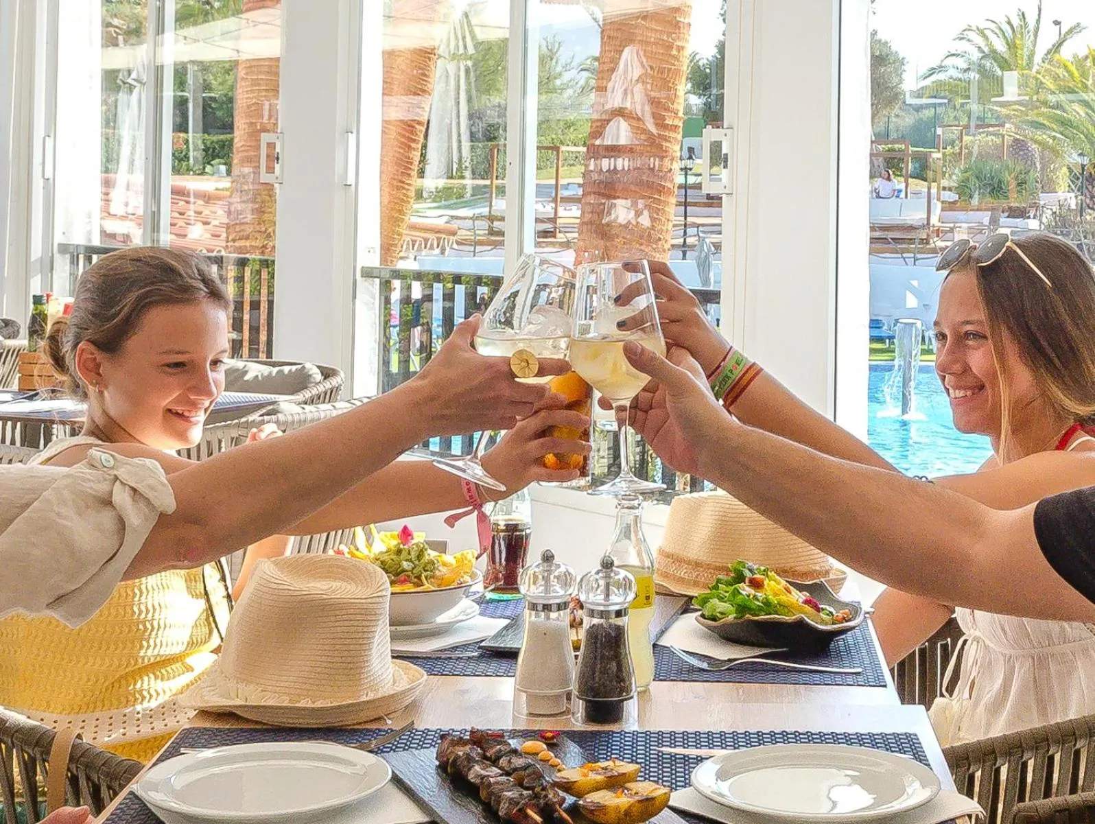 Restaurant/places to eat in FERGUS Club Carema Splash