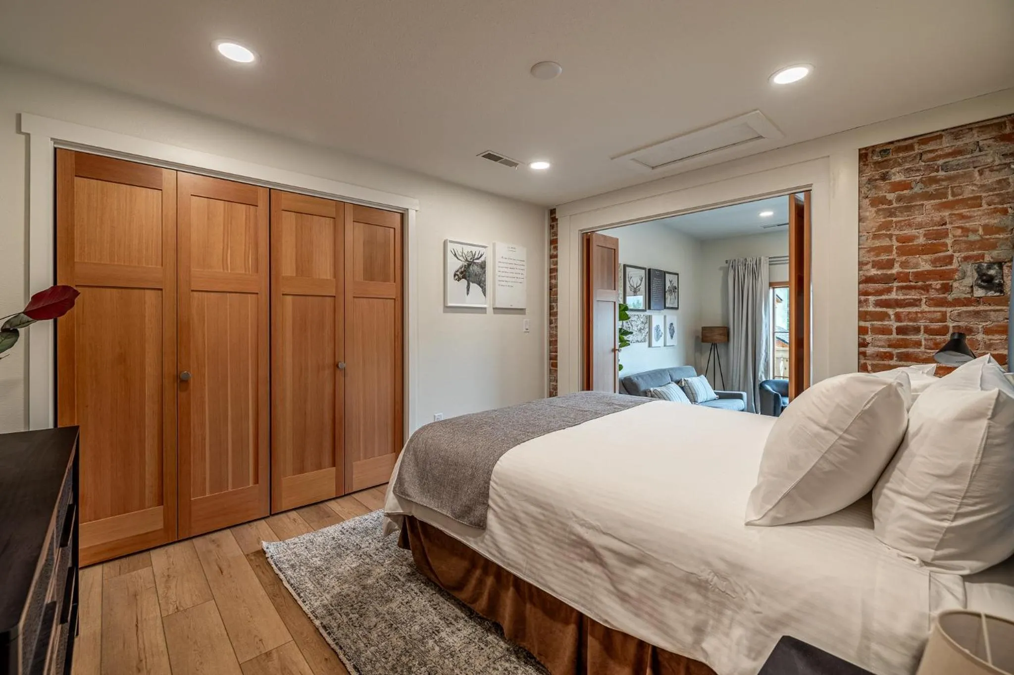 Bed in Bavarian Lodge Suites