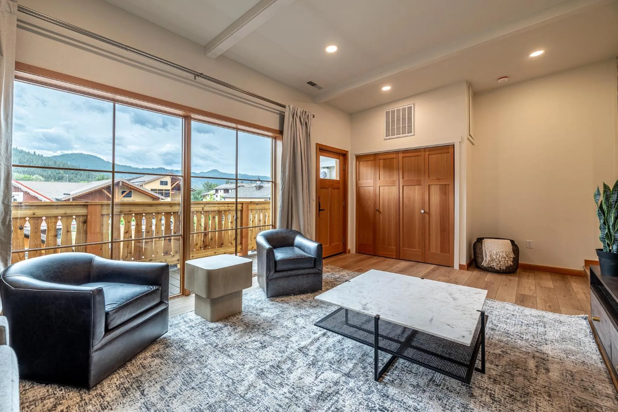 Living room in Bavarian Lodge Suites