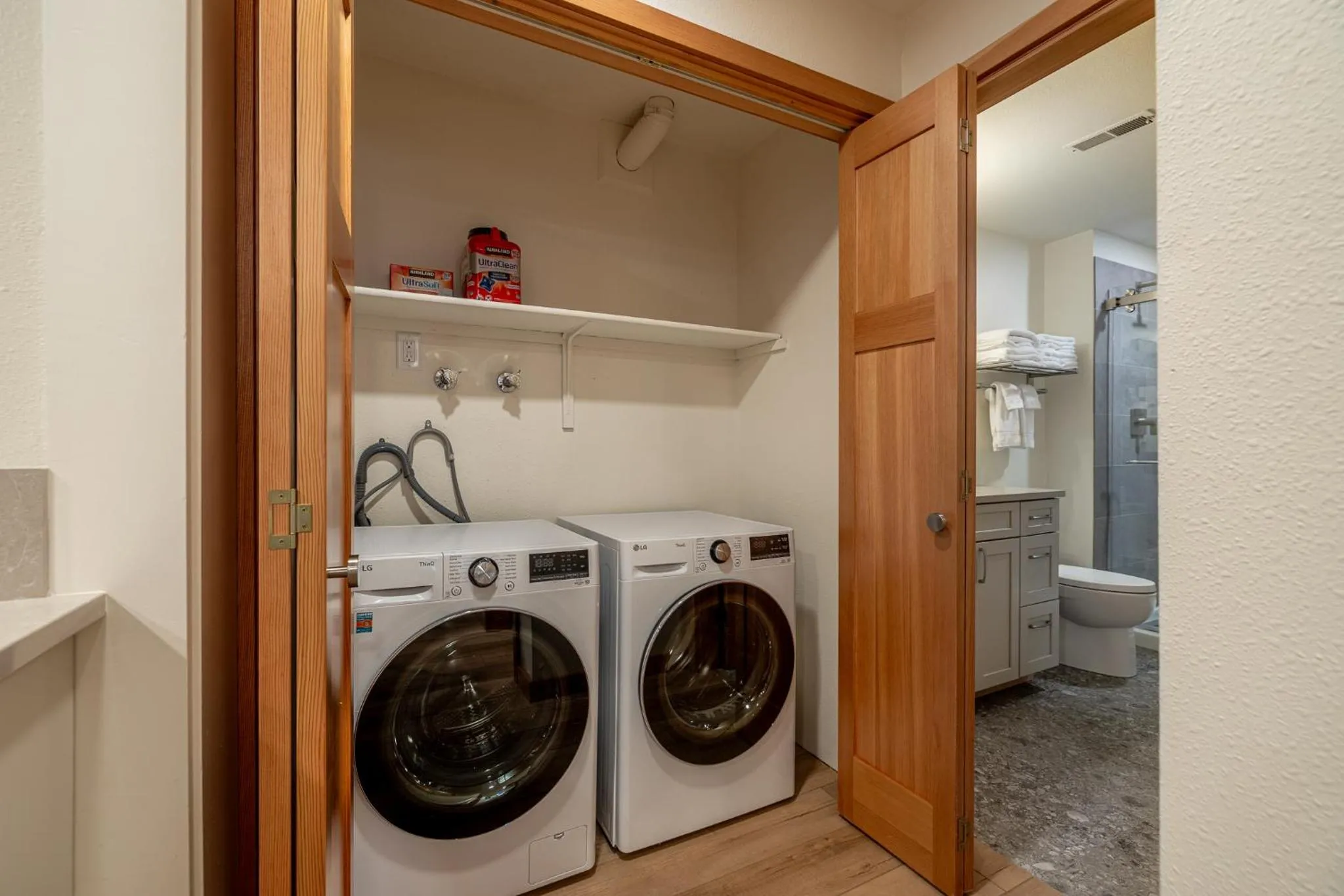 washing machine in Bavarian Lodge Suites