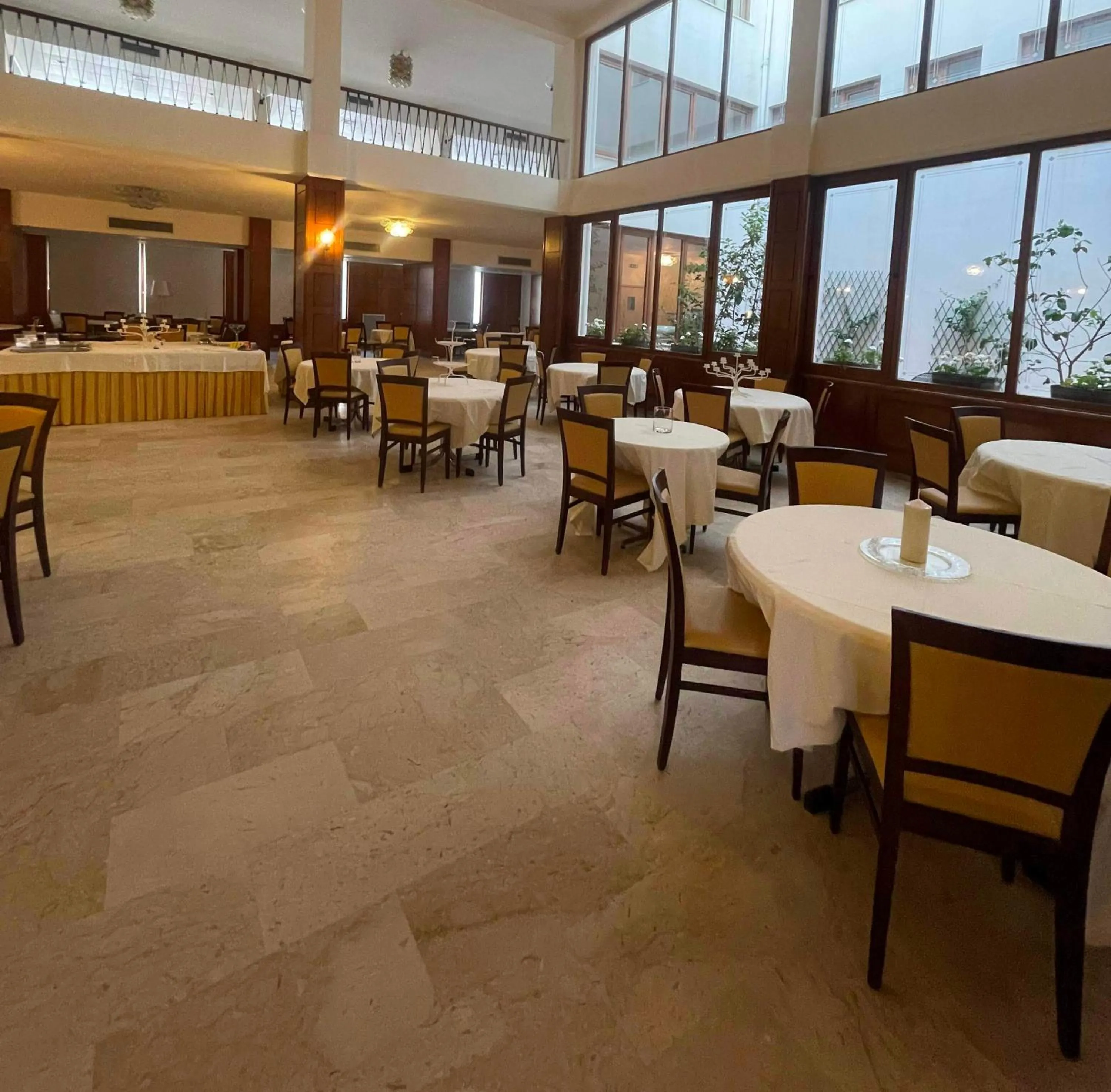 Restaurant/places to eat in Hotel Sacco