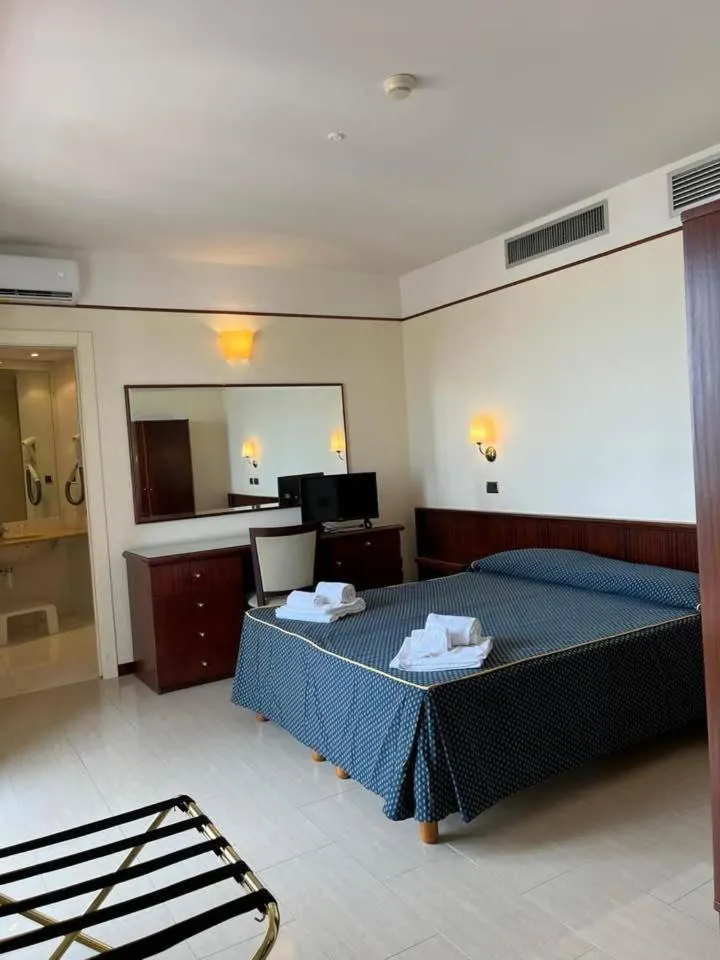 Seating area, Bed in Hotel Sacco