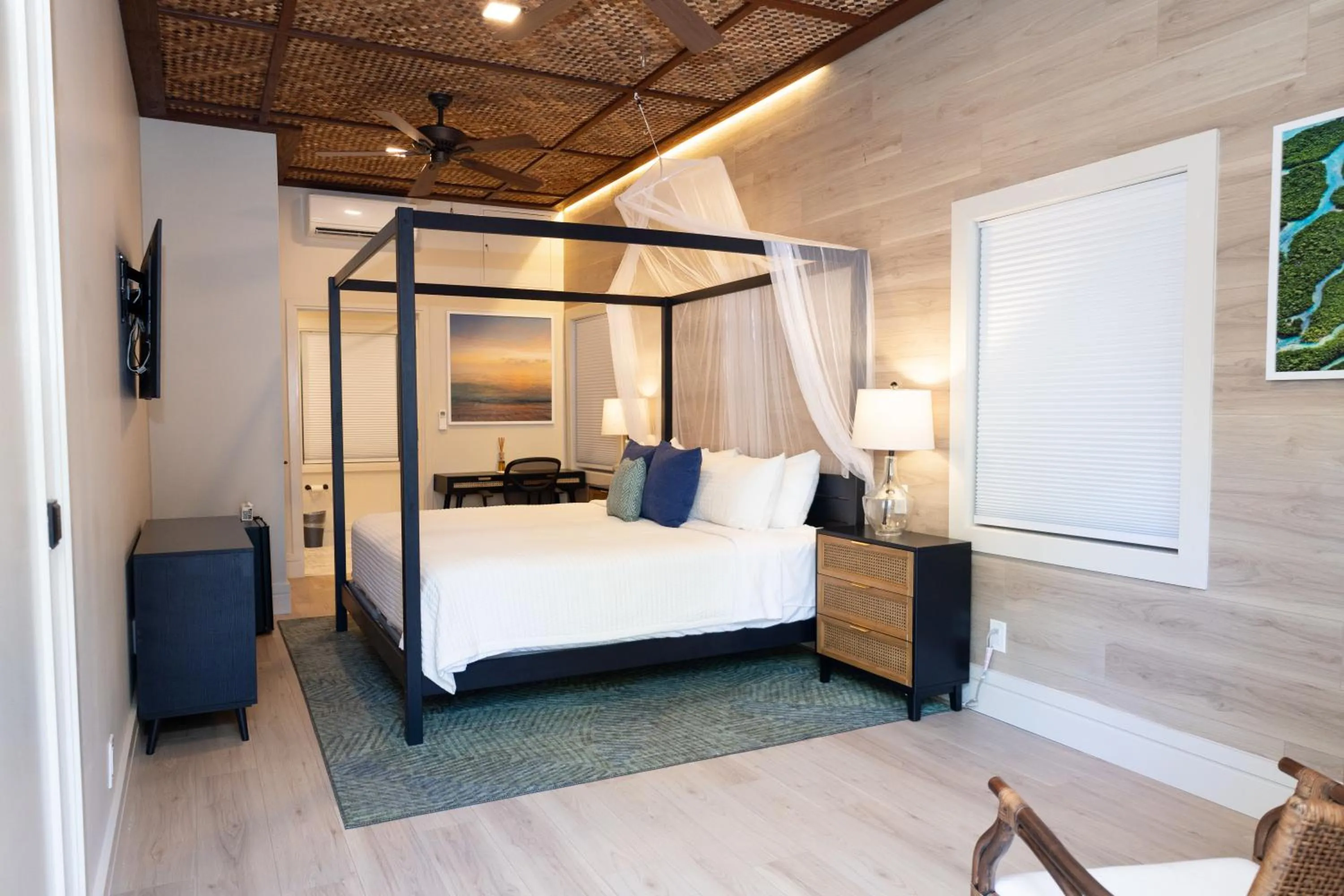 Bedroom, Bed in The Key West Hotel