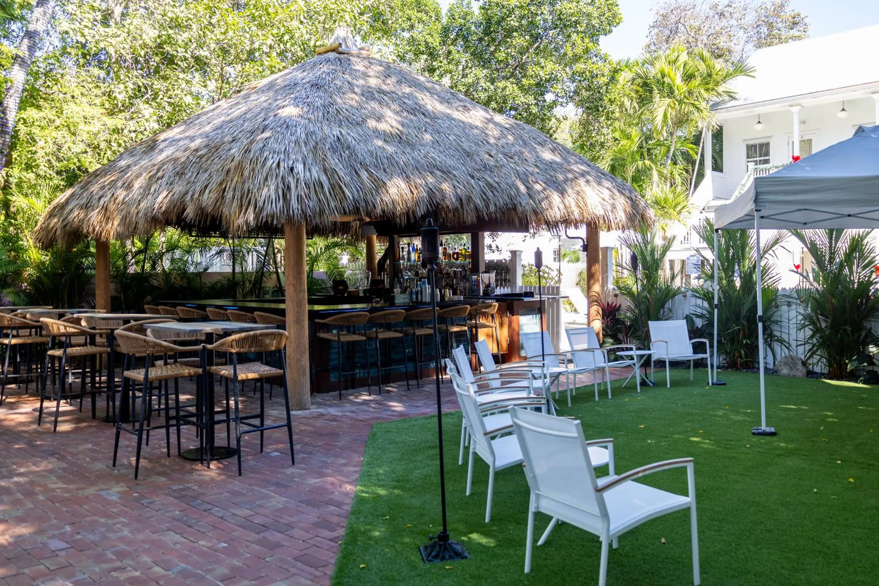 Lounge or bar in The Key West Hotel