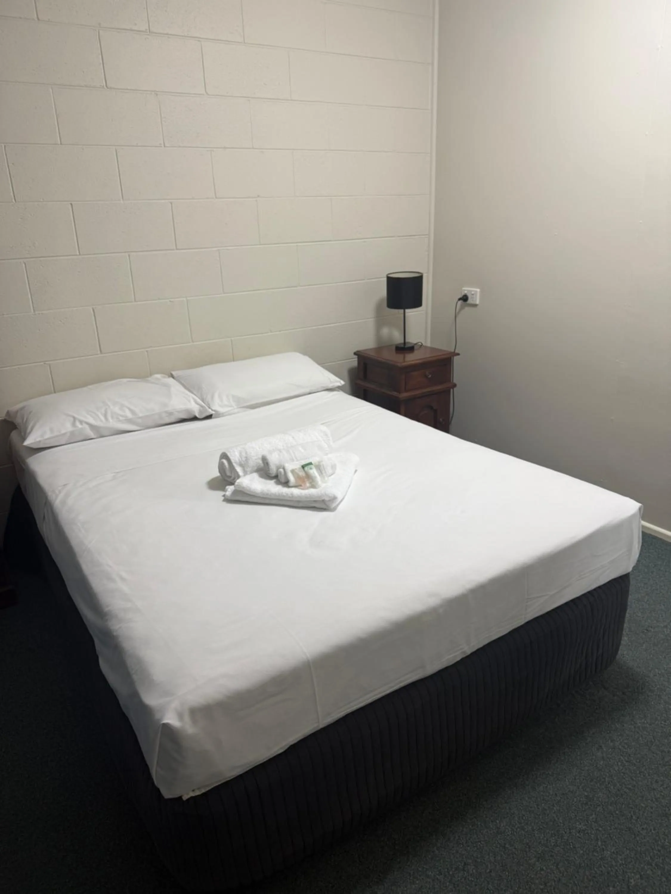 Bed in Capella Coach Inn