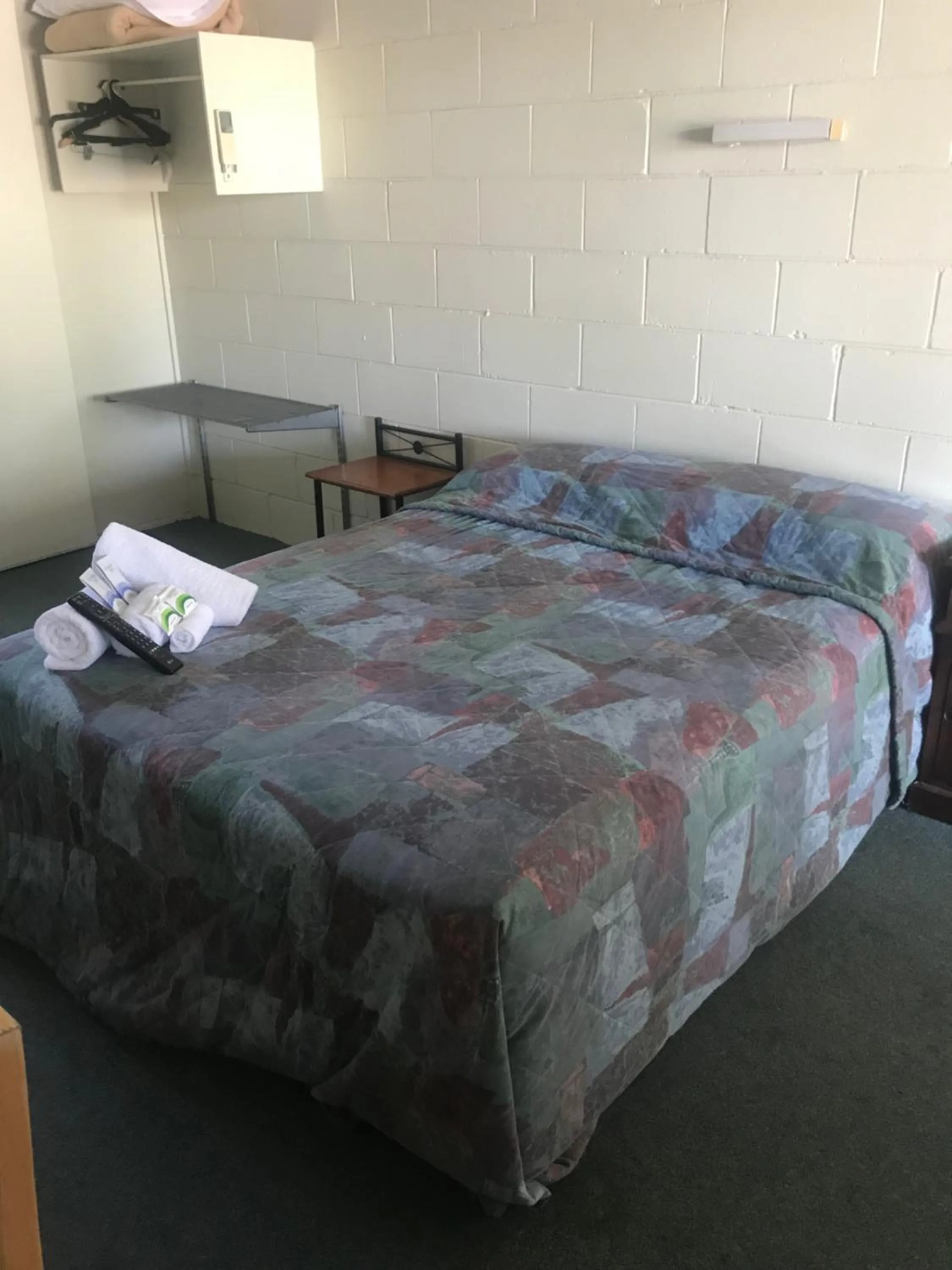 Bed in Capella Coach Inn