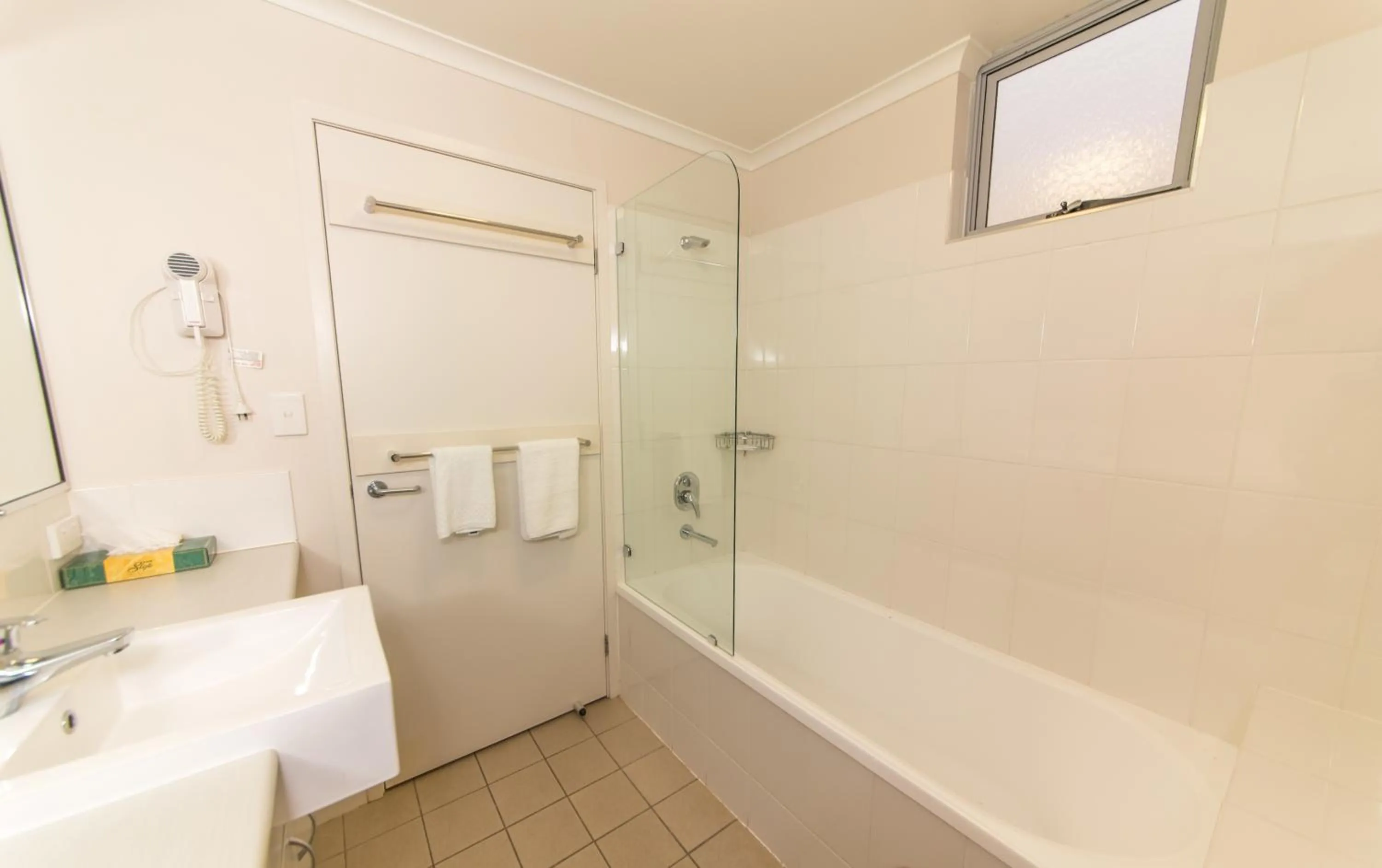 Bathroom in Capella Coach Inn