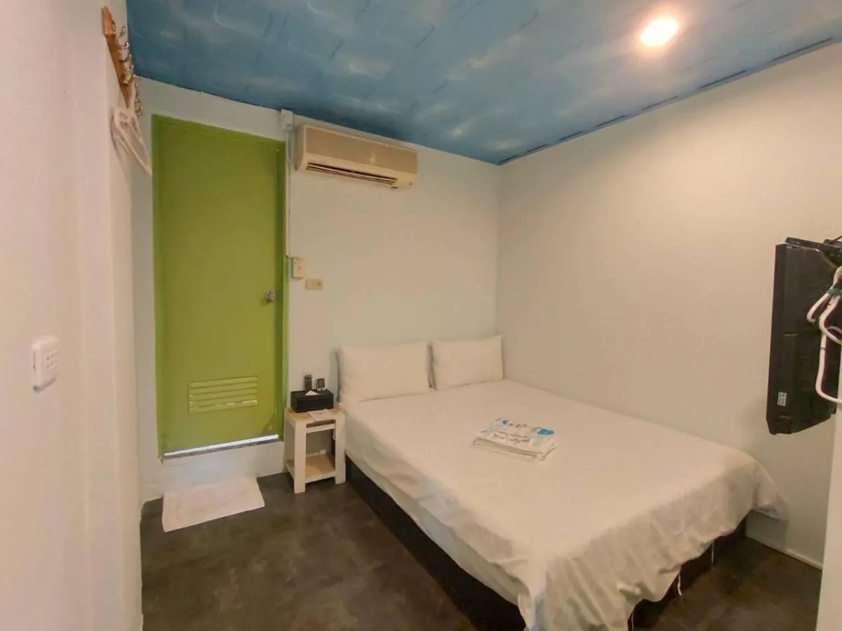 Photo of the whole room, Bed in 藍天白雲民宿Lantian Baiyun - 證號 112 -English welcome