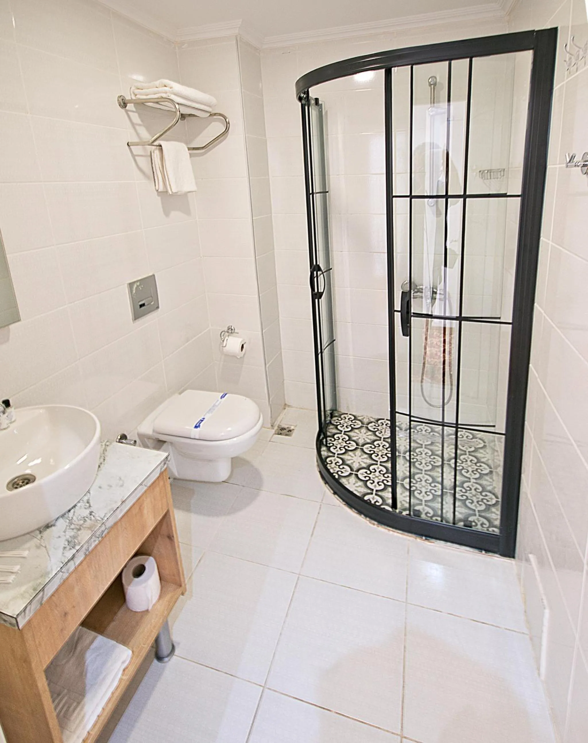 Shower in Lion City Hotel