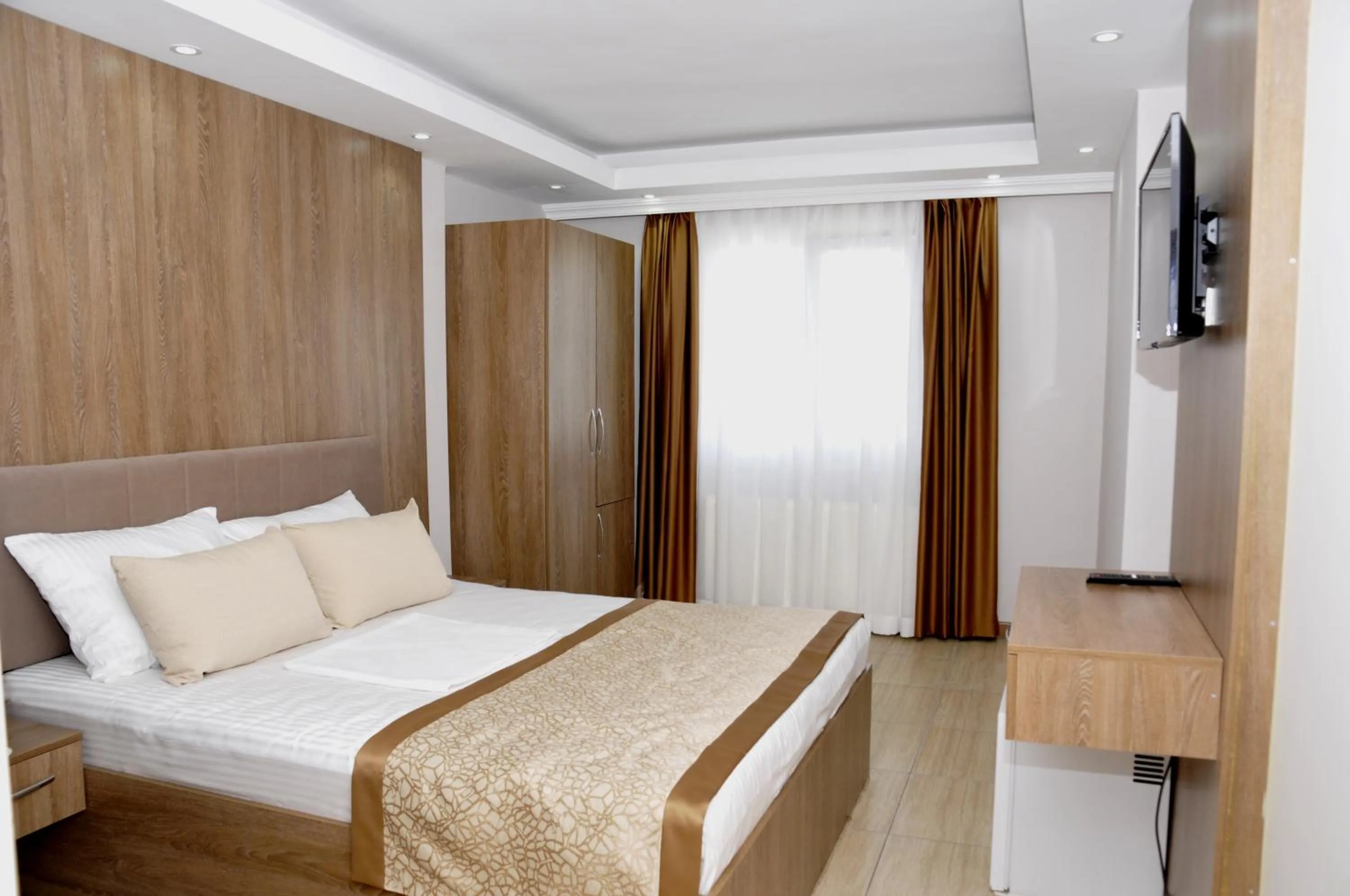 Bed in Lion City Hotel