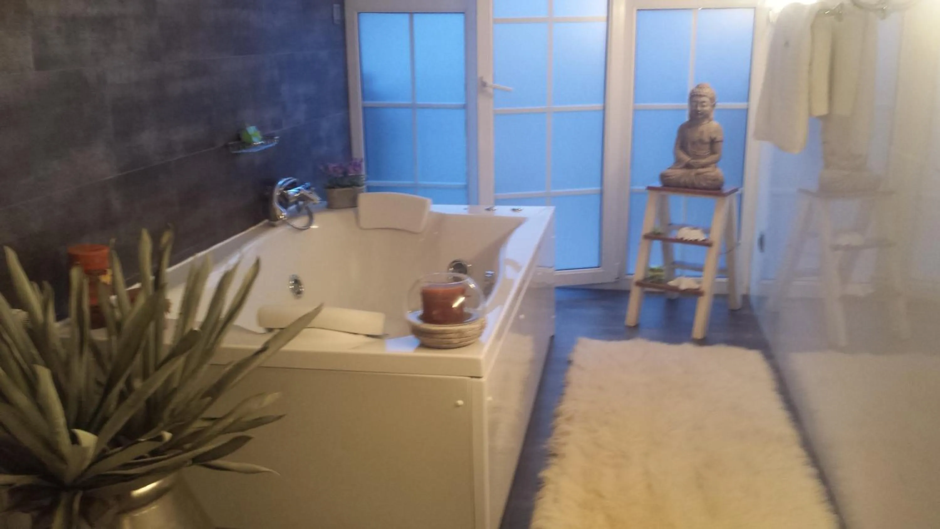 Bathroom, Bed in Hotel Viento del Norte