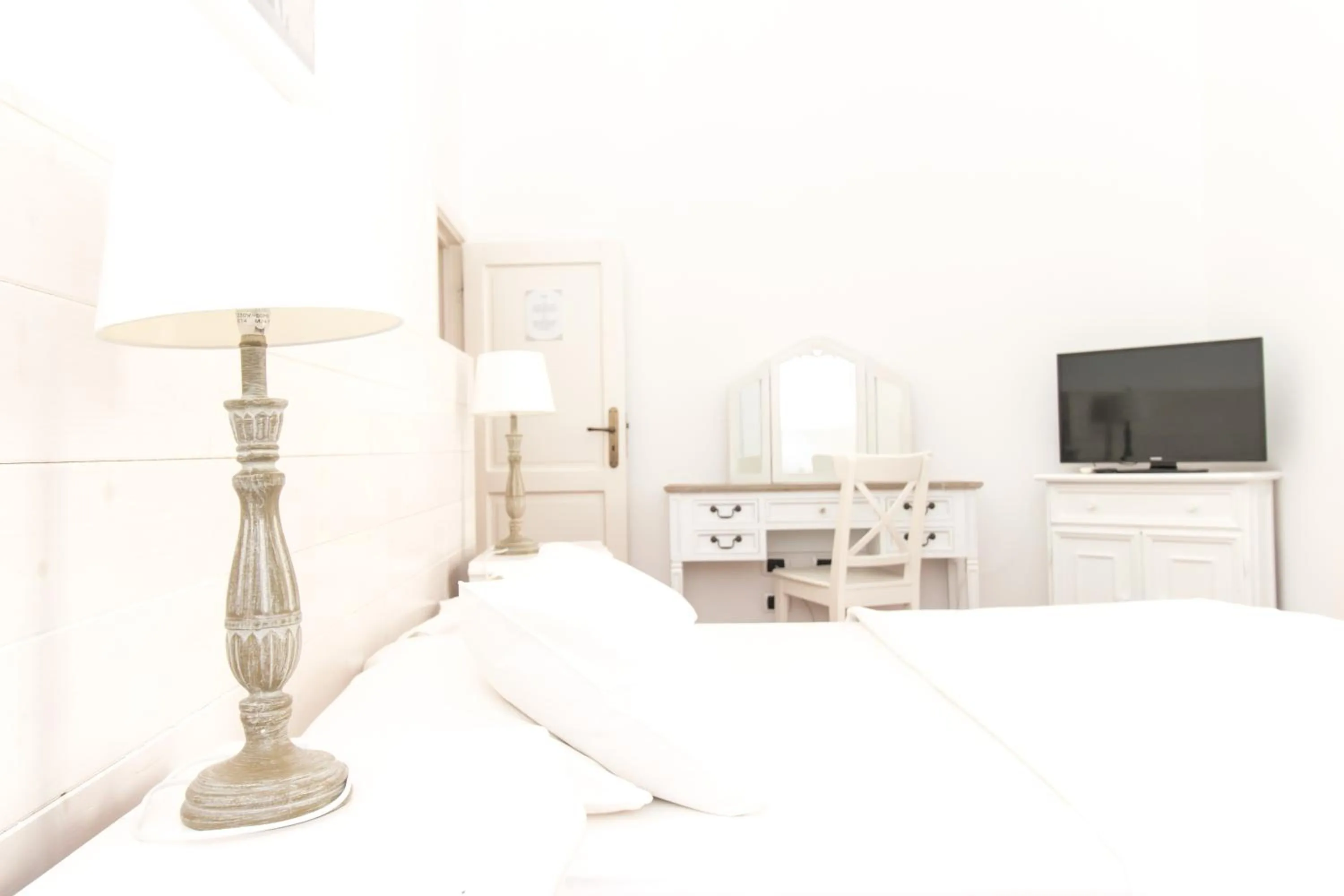 Bedroom, Bed in And So