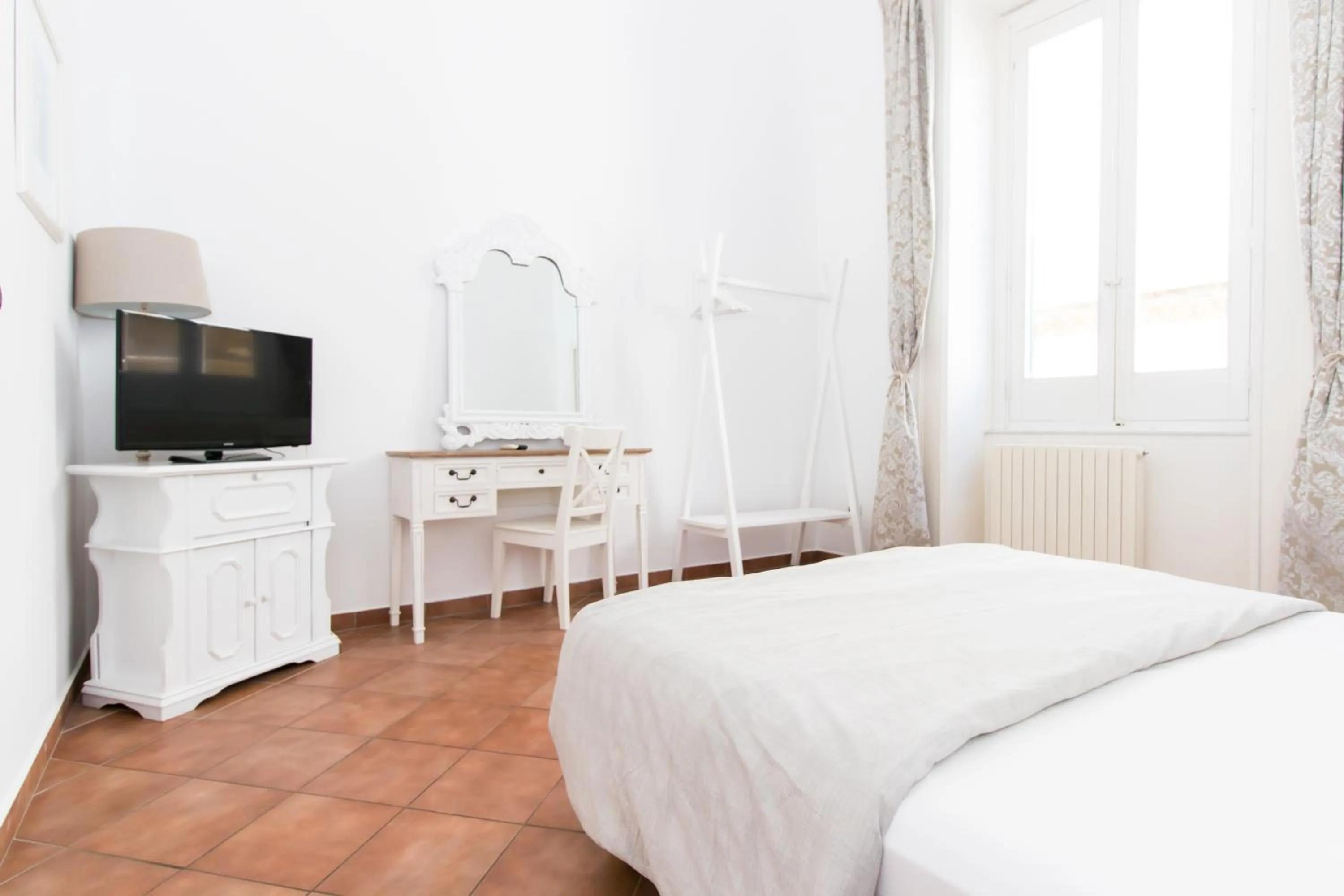 Bedroom, Bed in And So