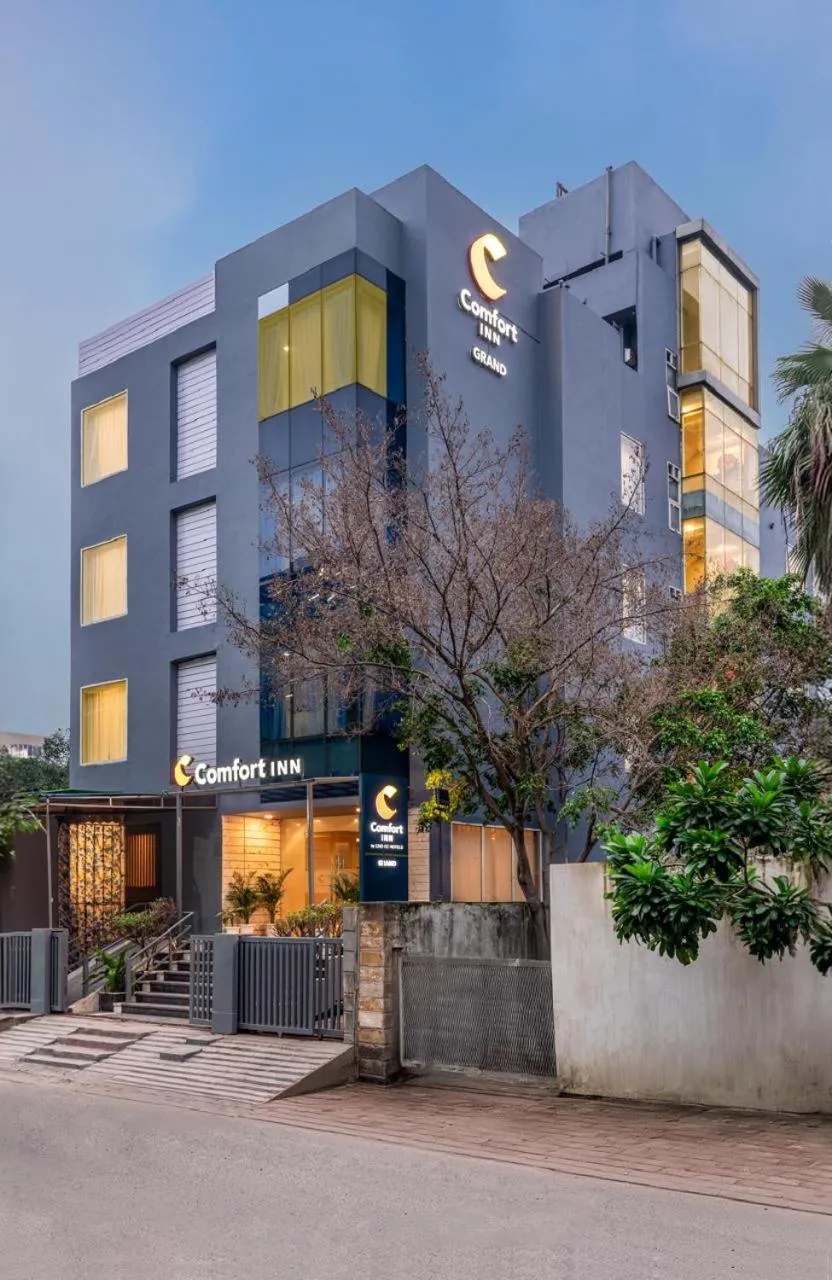 Property building in Comfort Inn Grand, Kaushambi