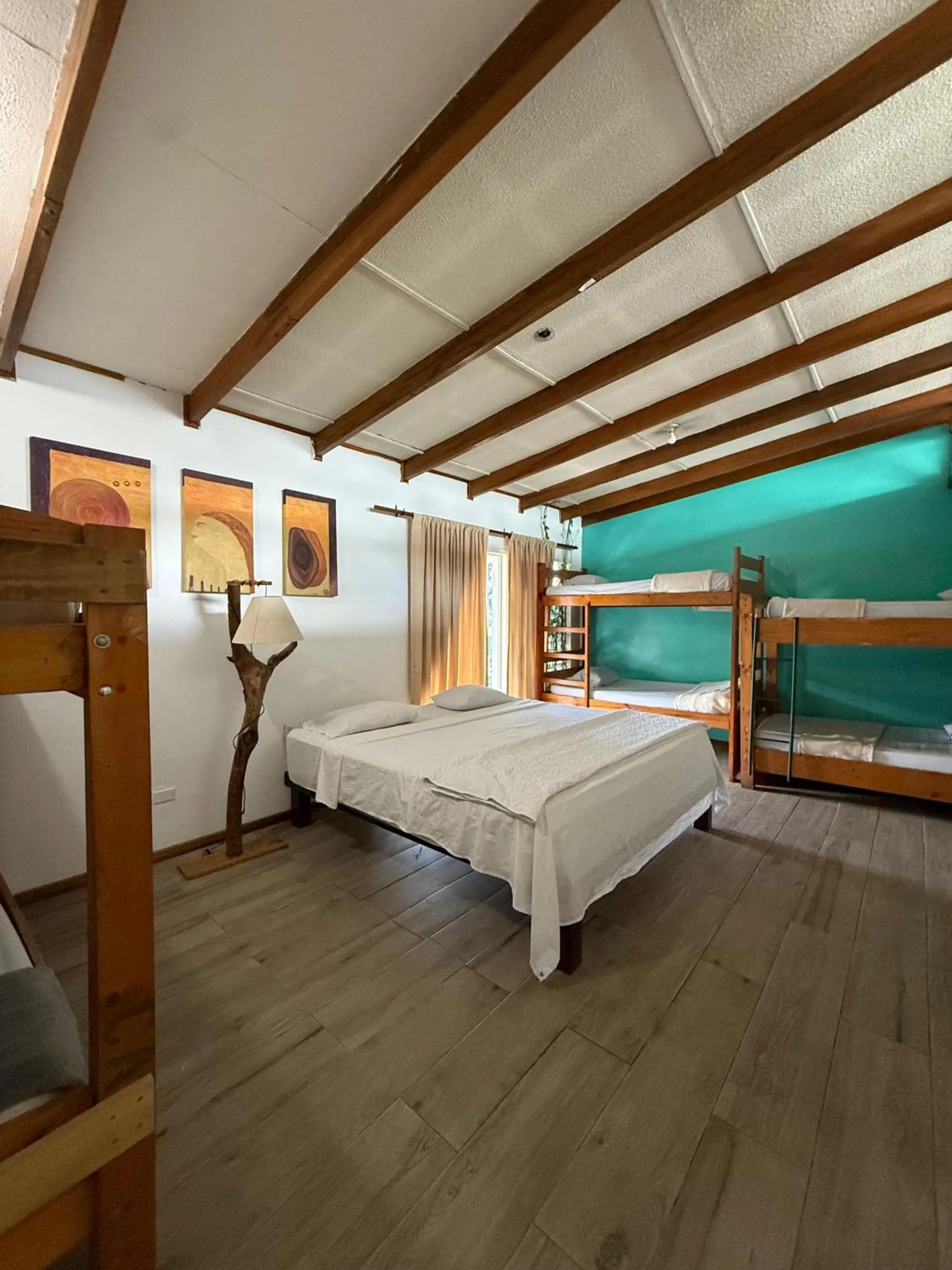 View (from property/room), Bed in Gaudy's Hotel