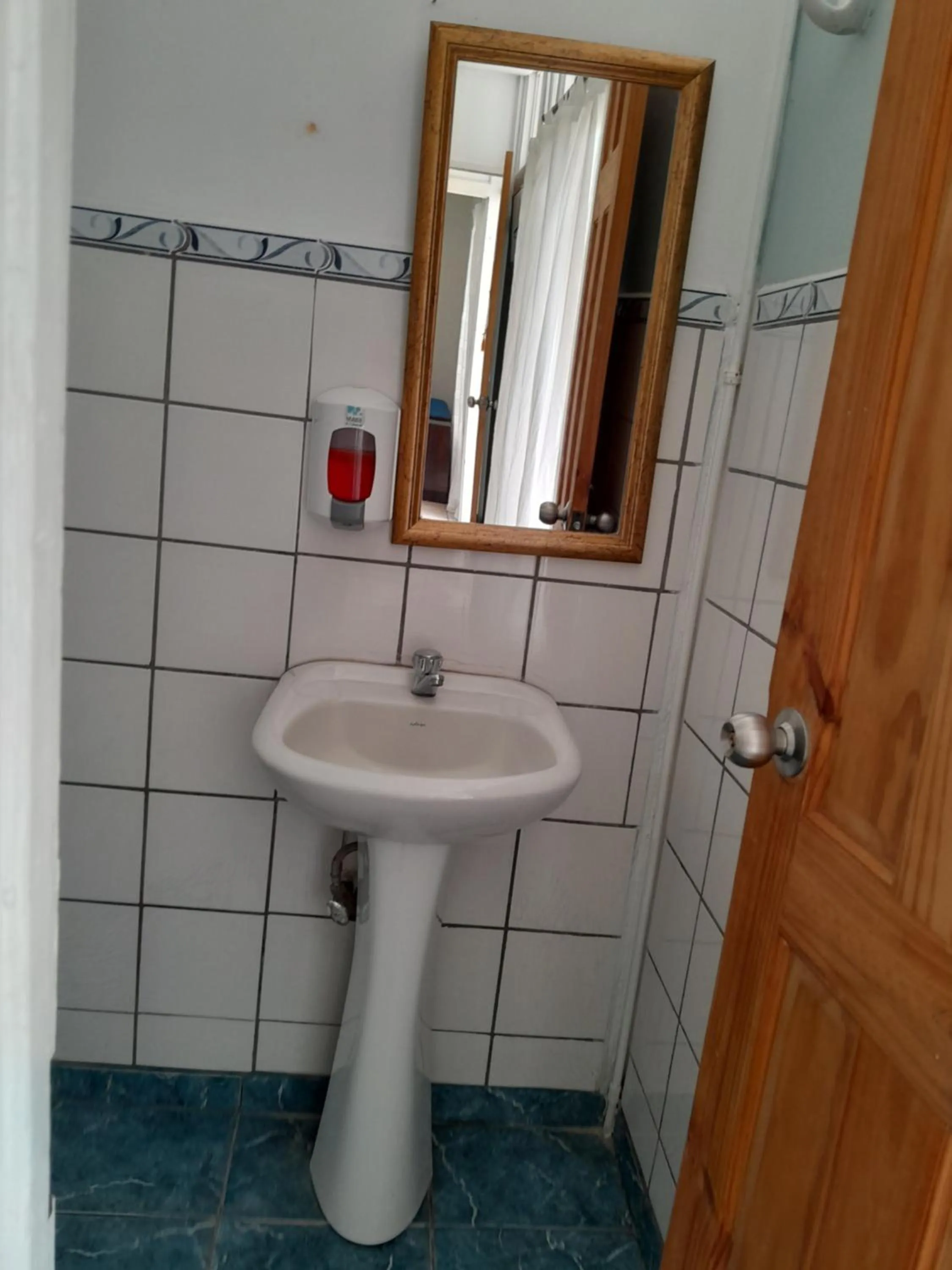 Bathroom in Gaudy's Hotel