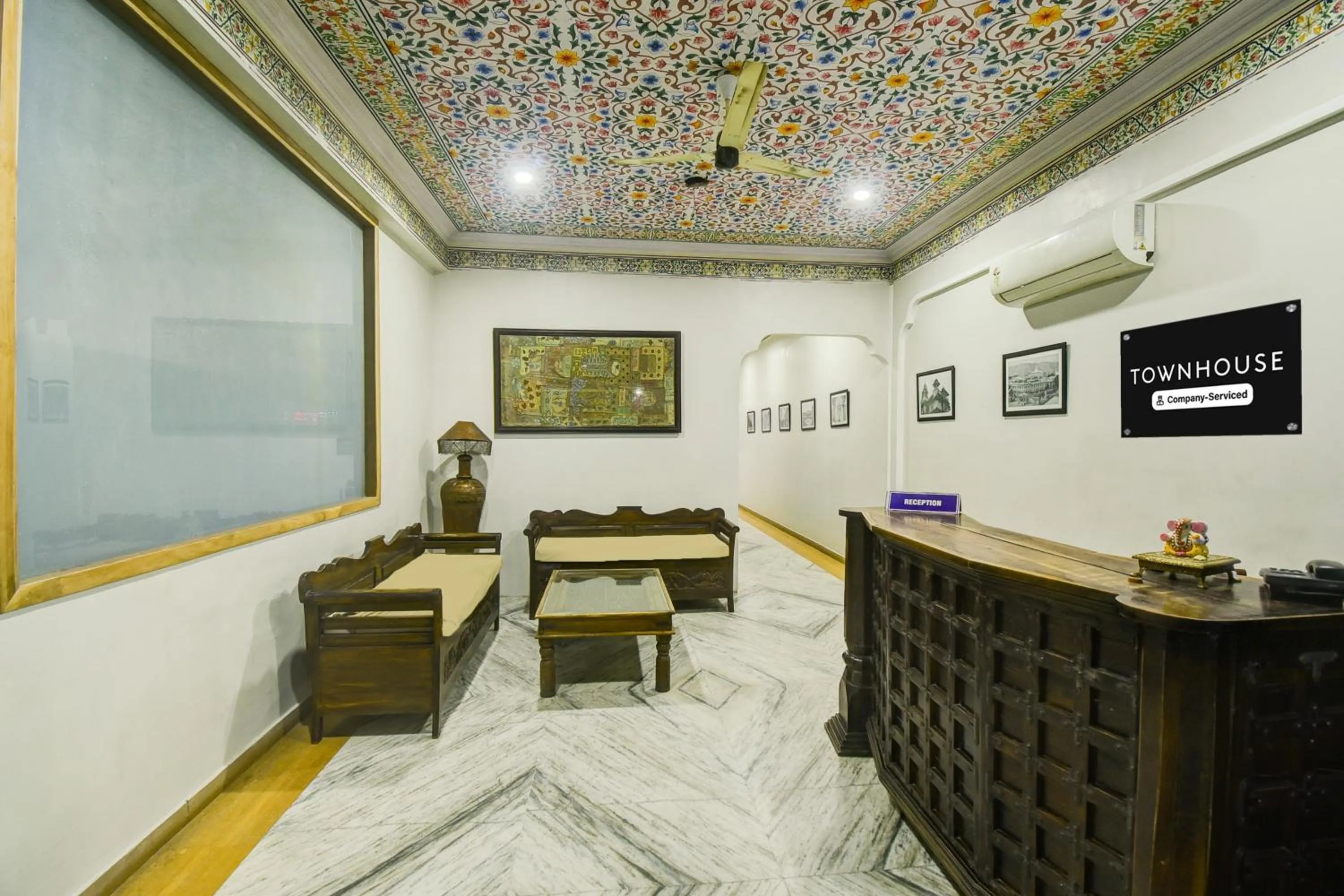 Lobby or reception in Townhouse Chandpole Metro Station Formerly Hotel Raghuraj Palace