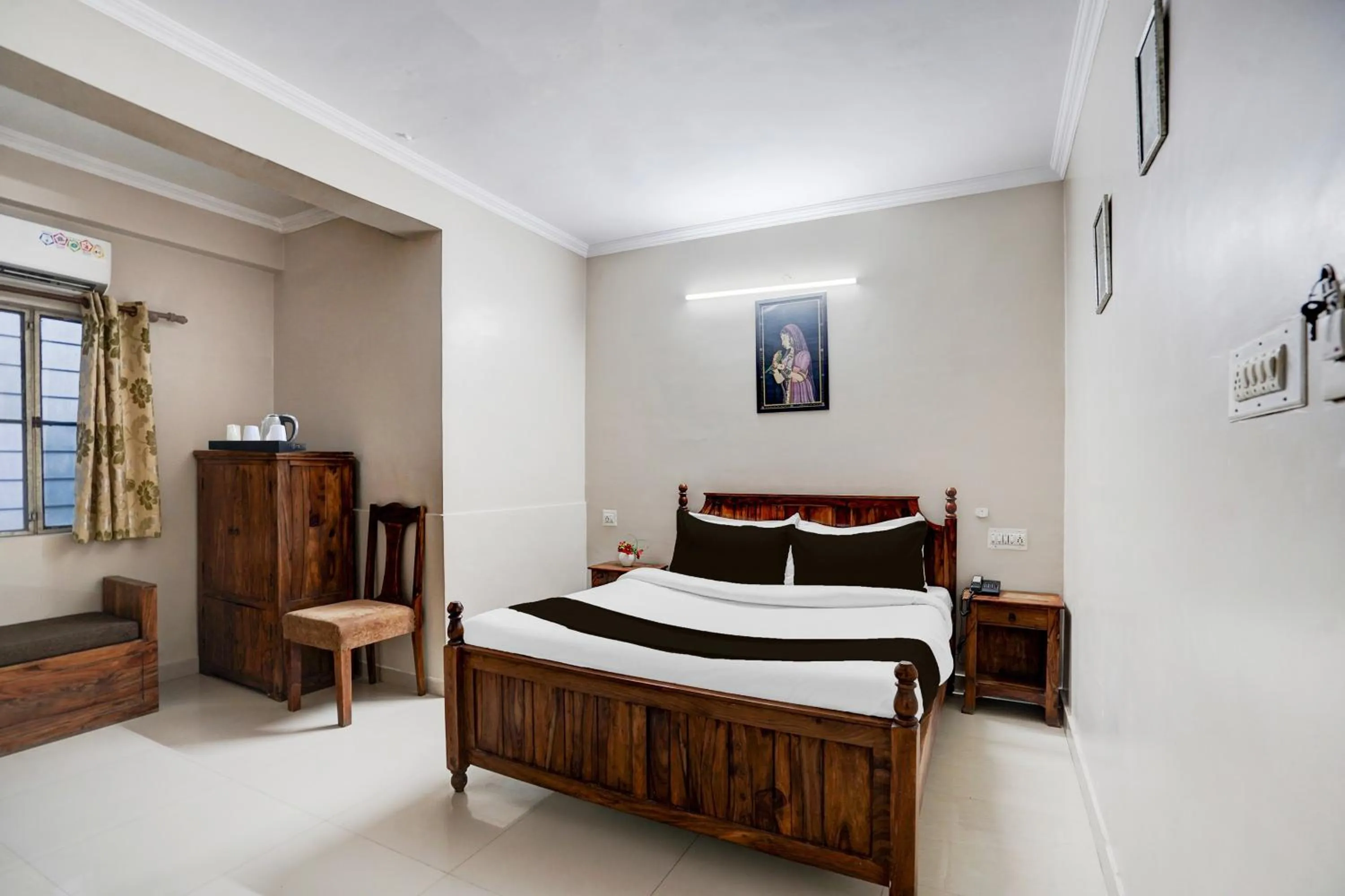 Bedroom, Bed in Townhouse Chandpole Metro Station Formerly Hotel Raghuraj Palace