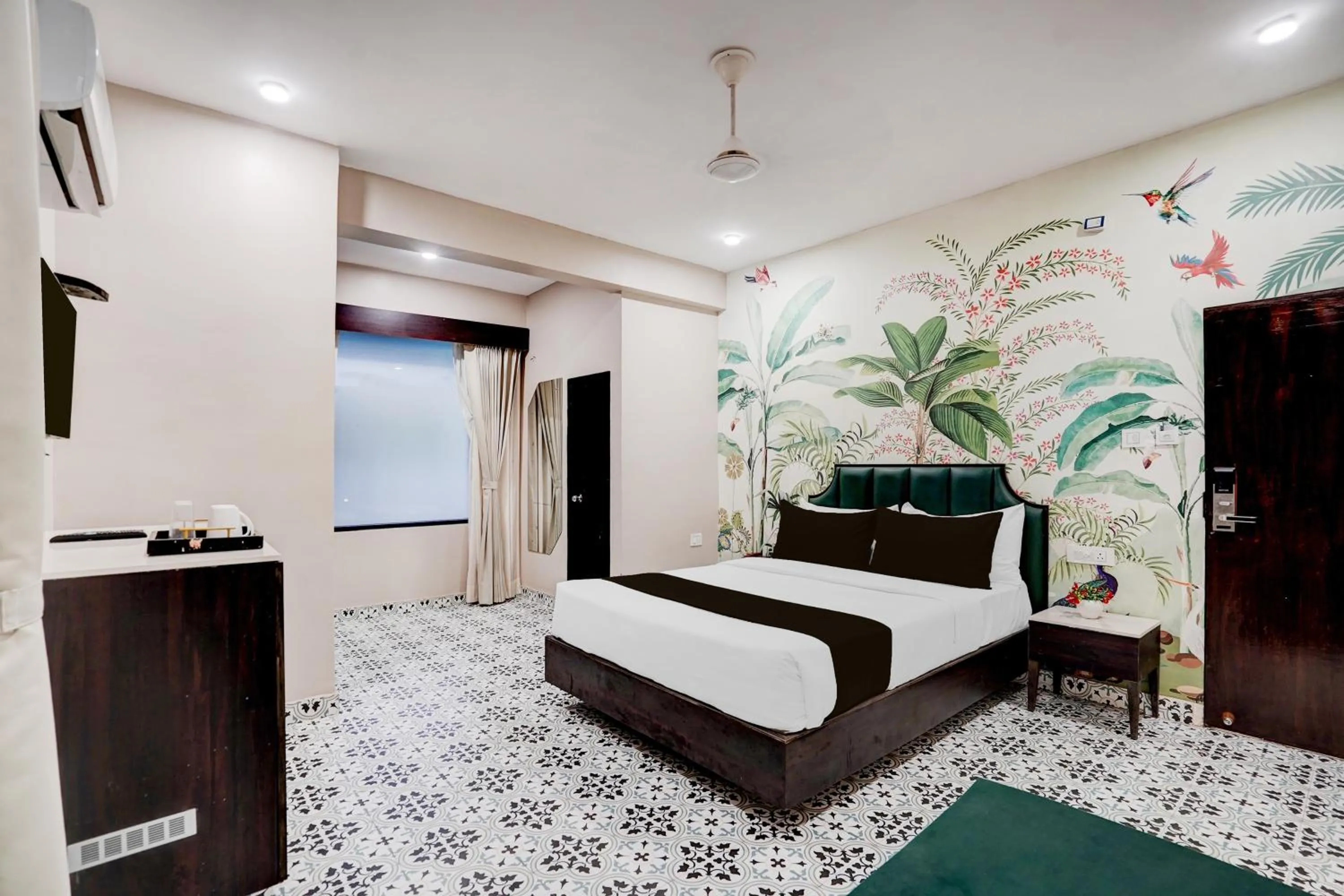 Bedroom, Bed in Townhouse Chandpole Metro Station Formerly Hotel Raghuraj Palace