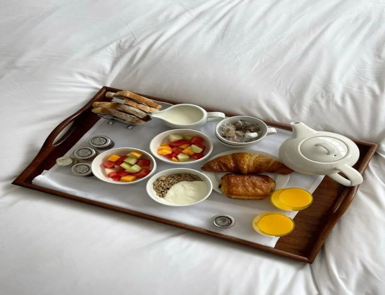 Food, Bed in Hotel Raghuraj palace