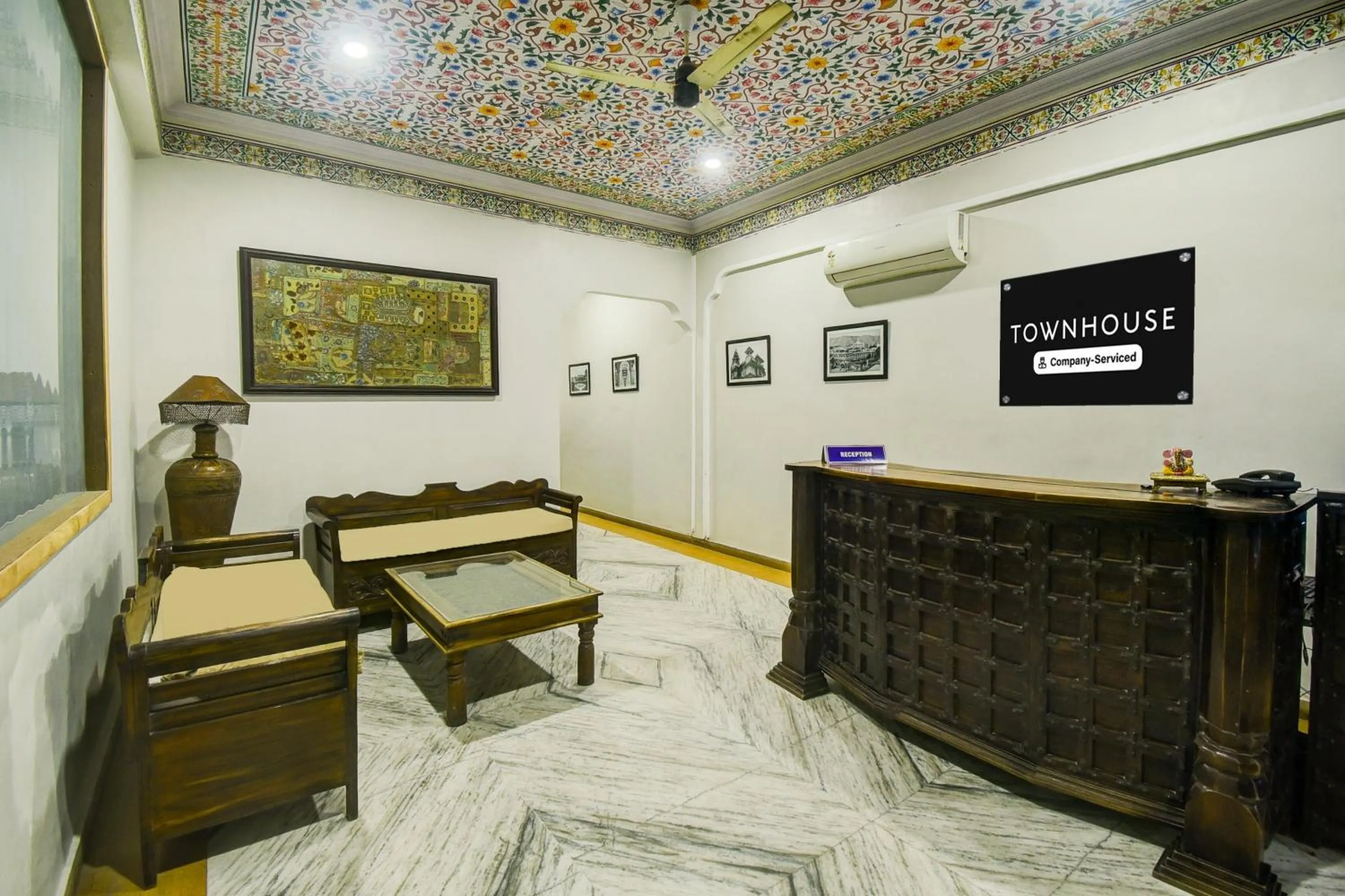 Lobby or reception in Townhouse Chandpole Metro Station Formerly Hotel Raghuraj Palace