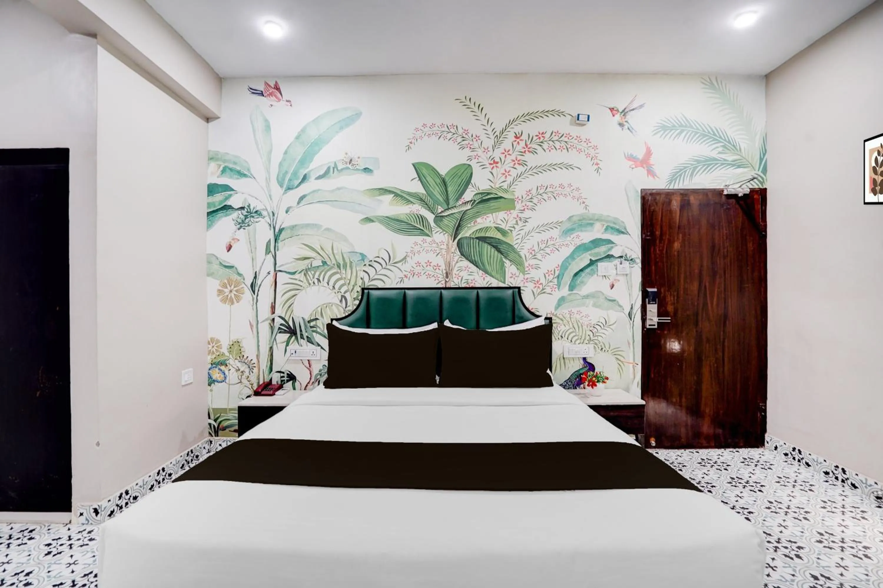 Bedroom, Bed in Townhouse Chandpole Metro Station Formerly Hotel Raghuraj Palace