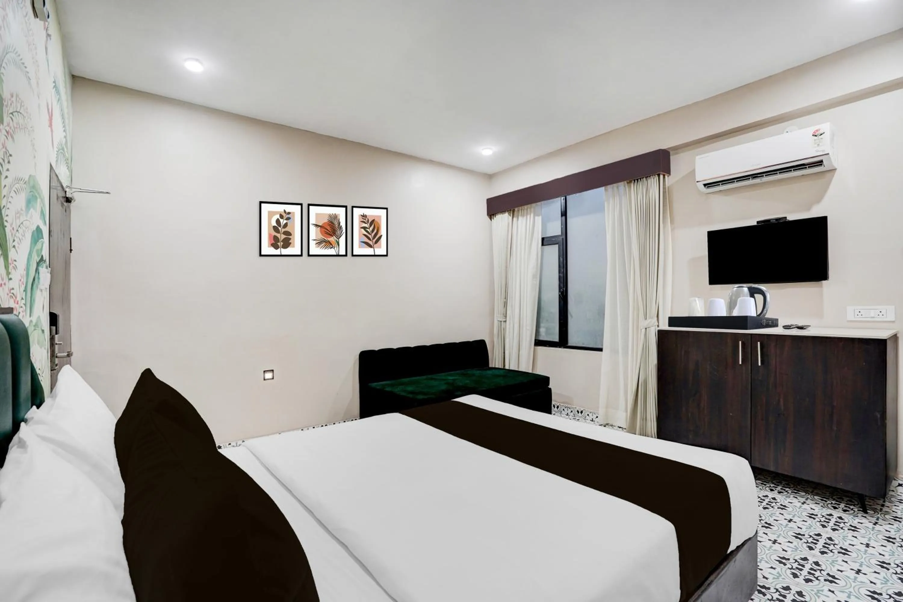 Bedroom, Bed in Townhouse Chandpole Metro Station Formerly Hotel Raghuraj Palace