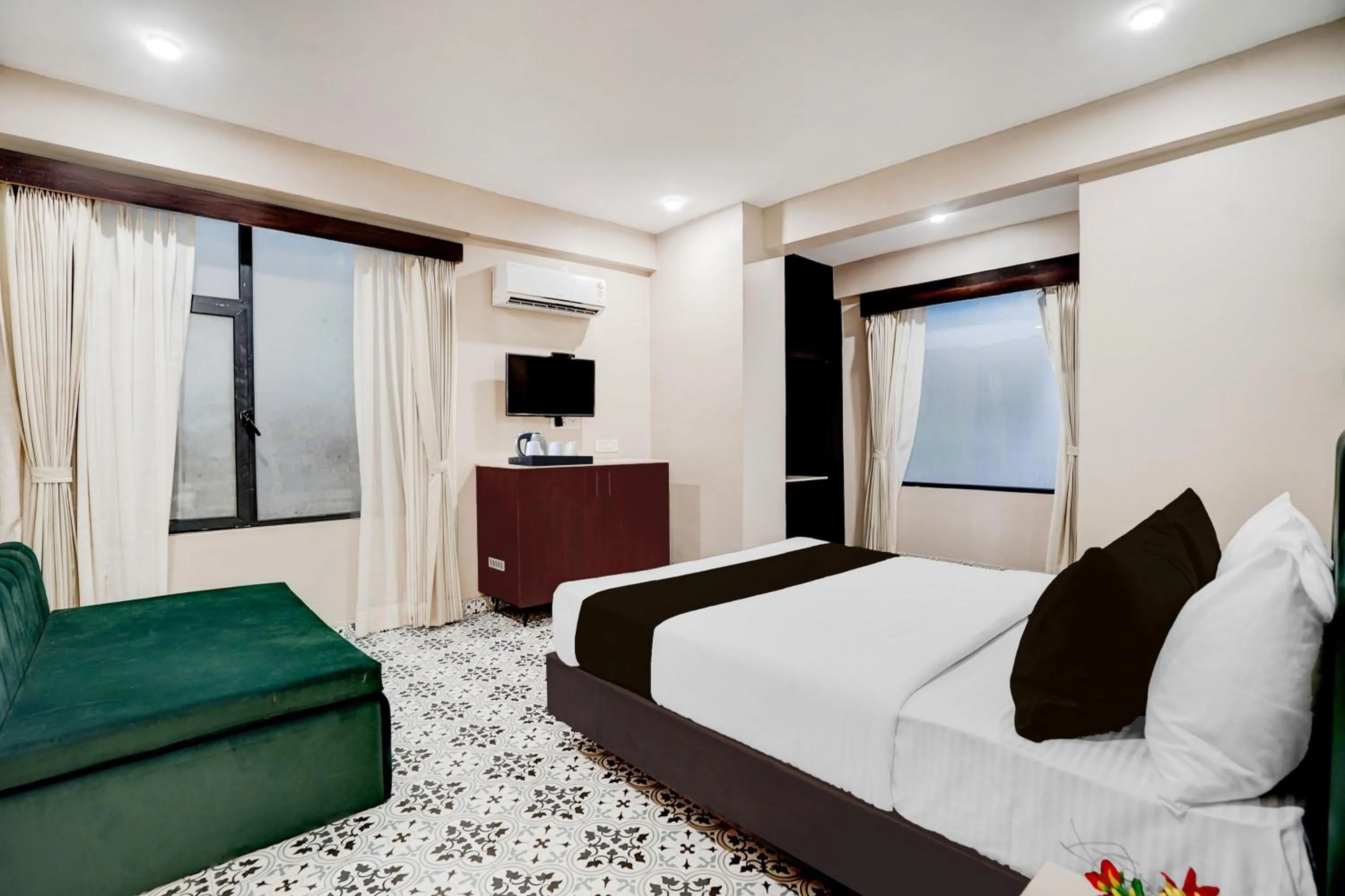 Bedroom, Bed in Townhouse Chandpole Metro Station Formerly Hotel Raghuraj Palace